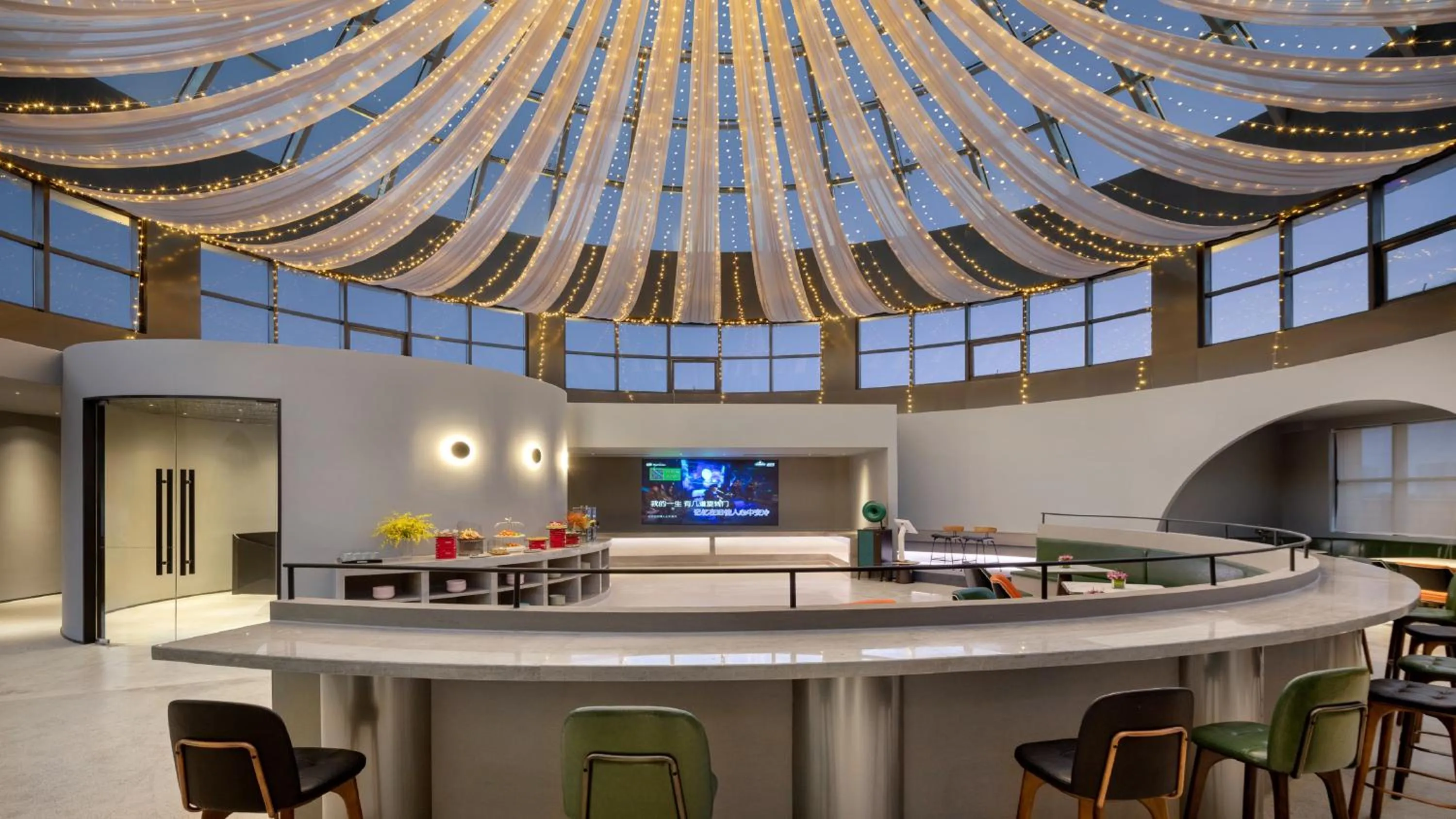 Lounge or bar in Holiday Inn Tongxiang