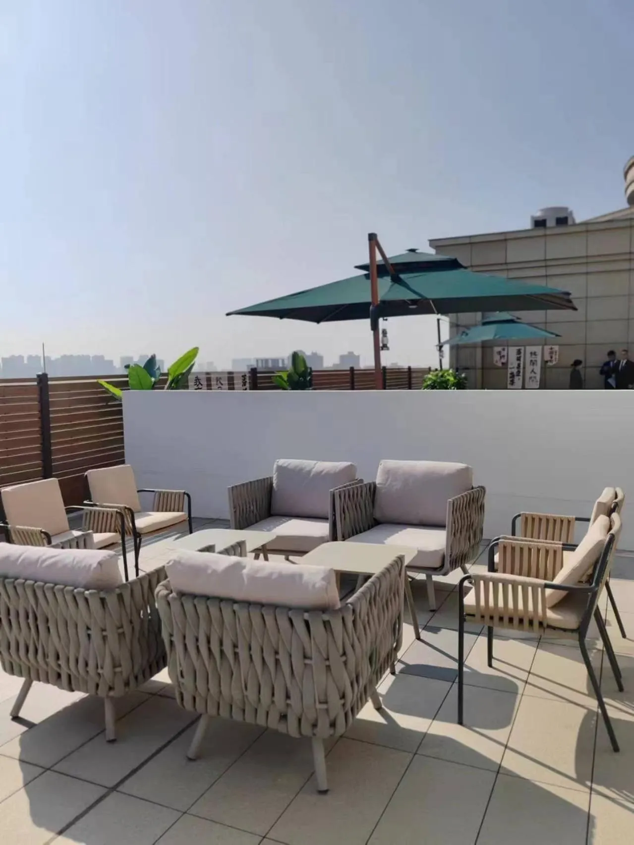 Restaurant/places to eat in Holiday Inn Tongxiang