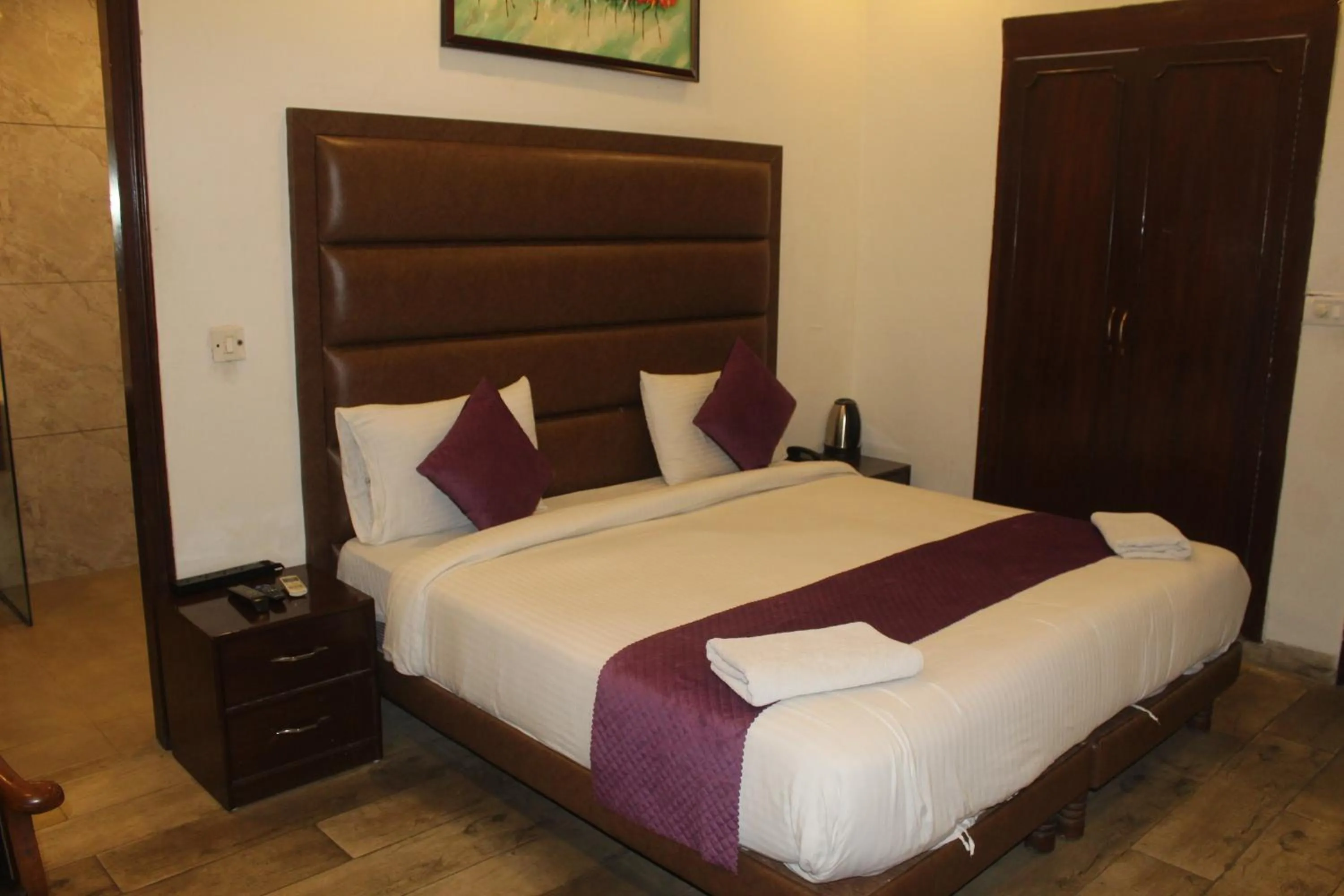 Photo of the whole room, Bed in Khanna Residency