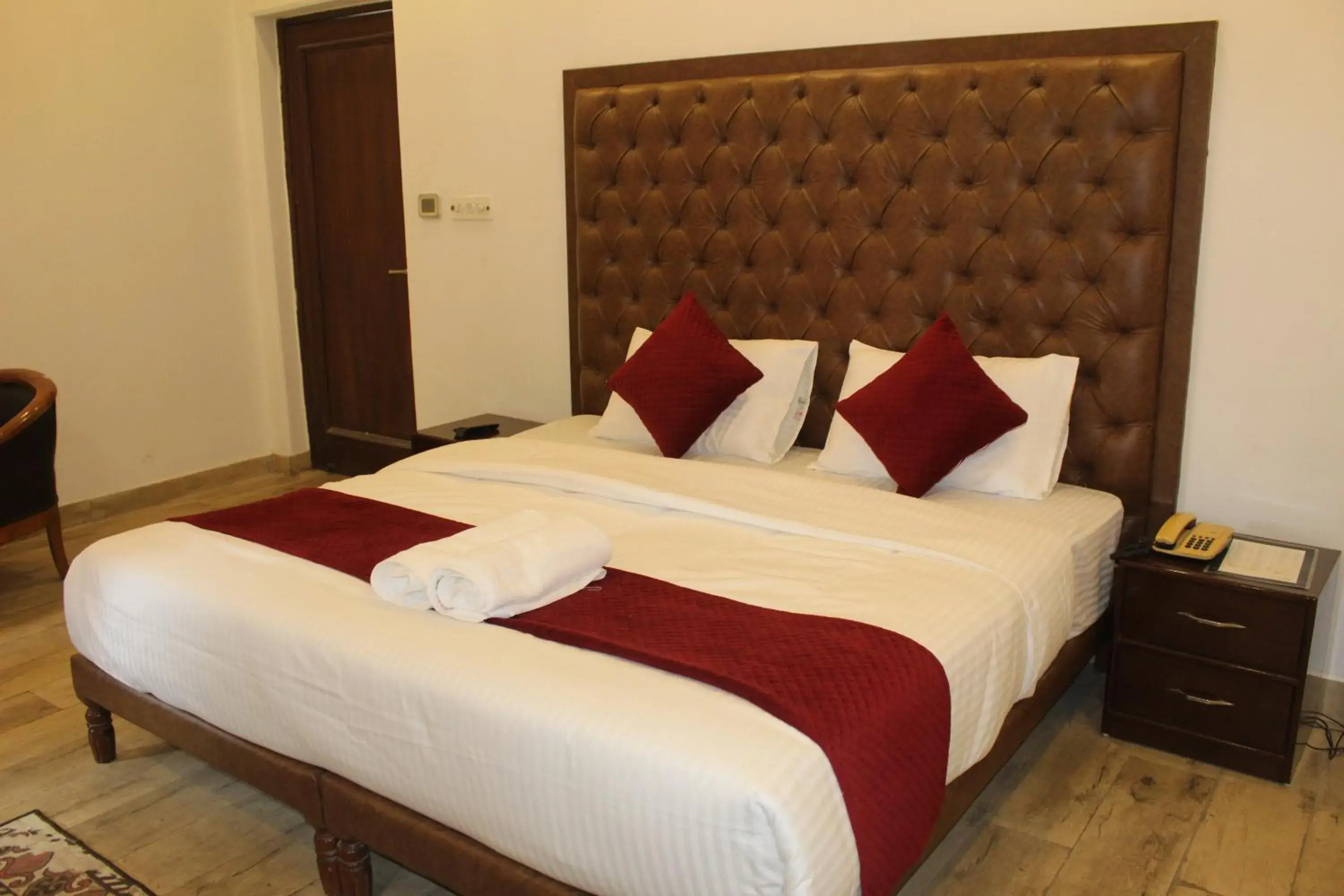 Deluxe Room - single occupancy in Khanna Residency Deluxe Room - single occupancy in Khanna Residency