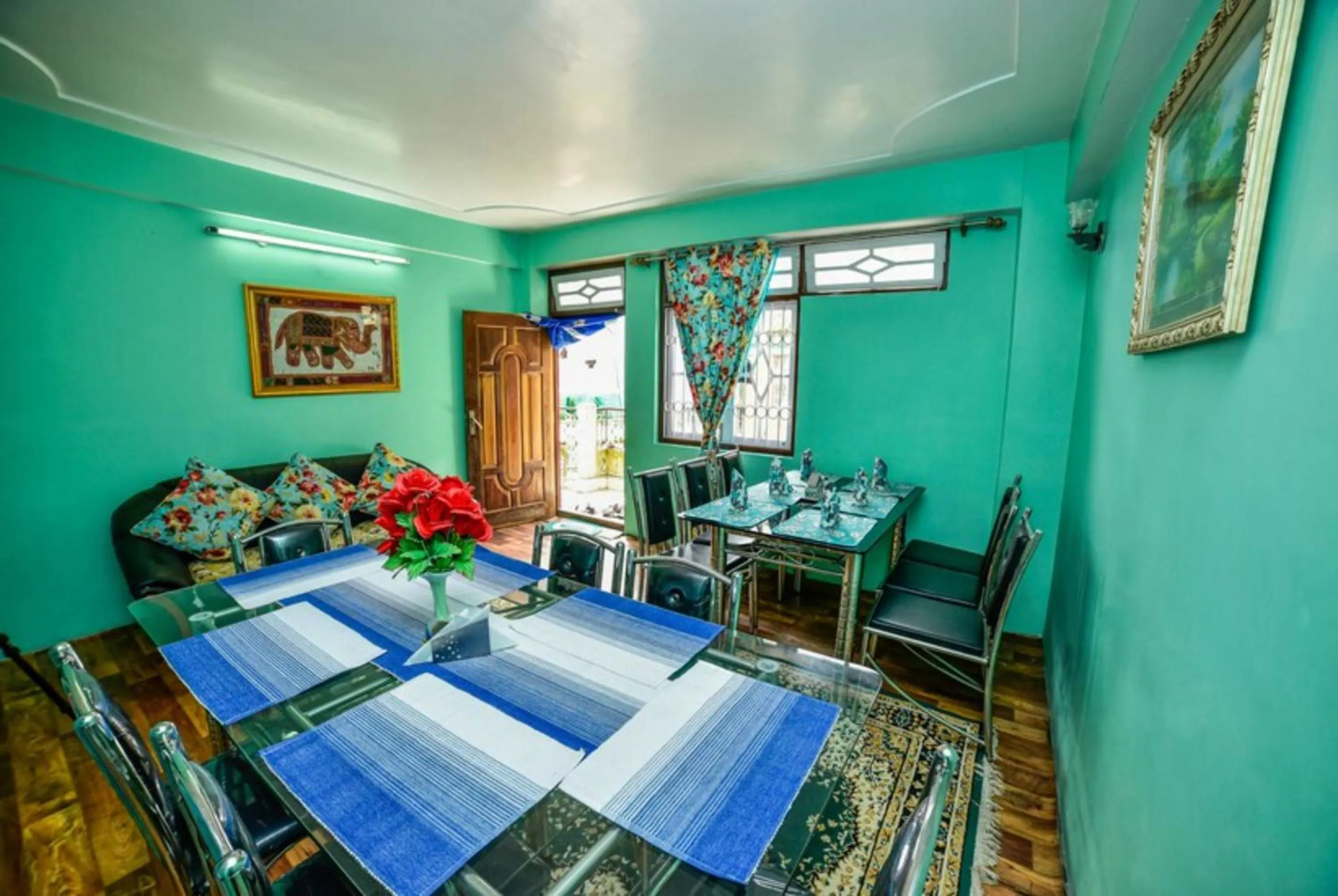 Dining area in GRG Tharbaling Homestay Darjeeling