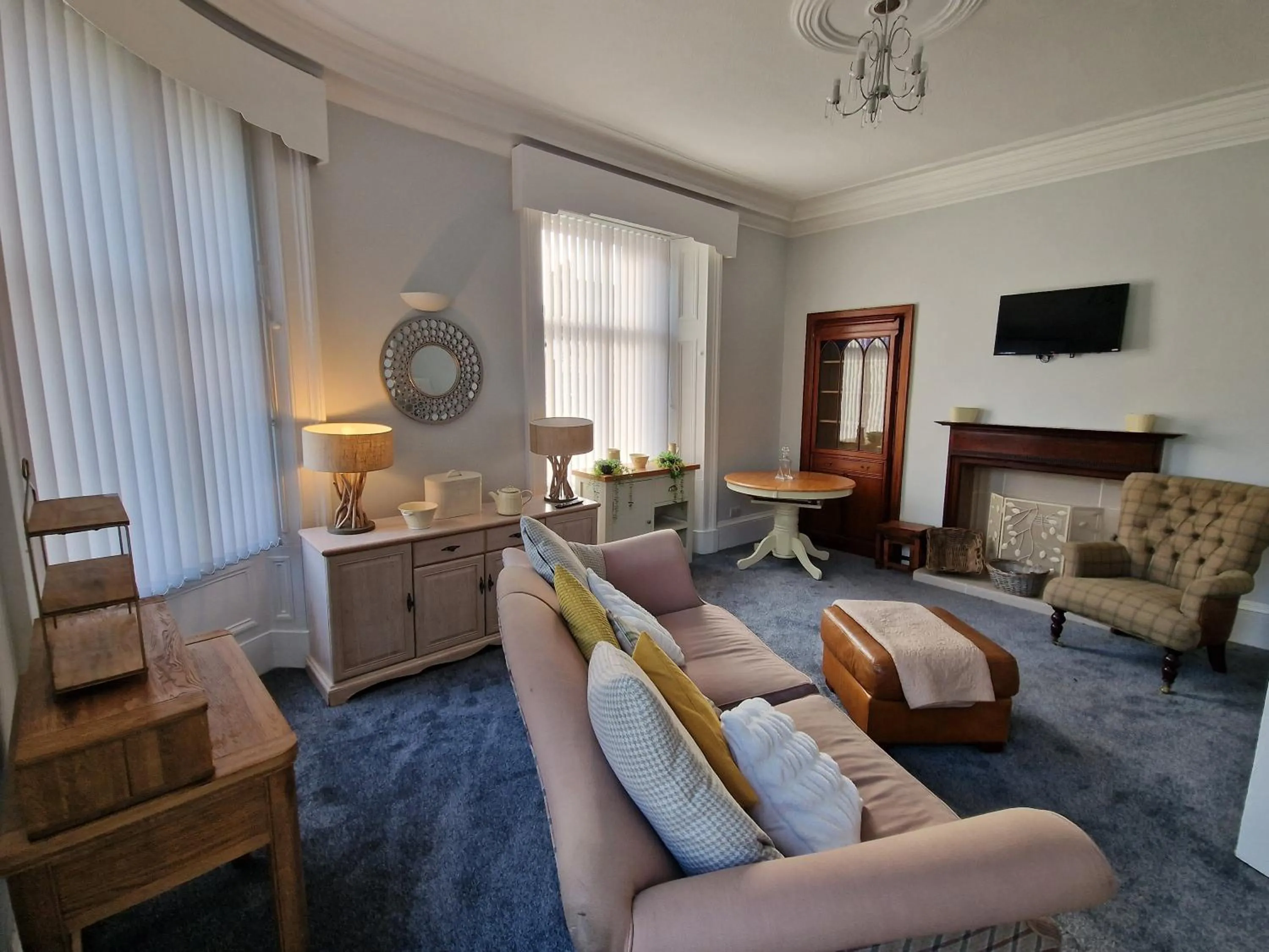 Communal lounge/ TV room in Teviotside Travel Inn