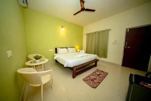 Aqua Wave by YogiTree Hotels