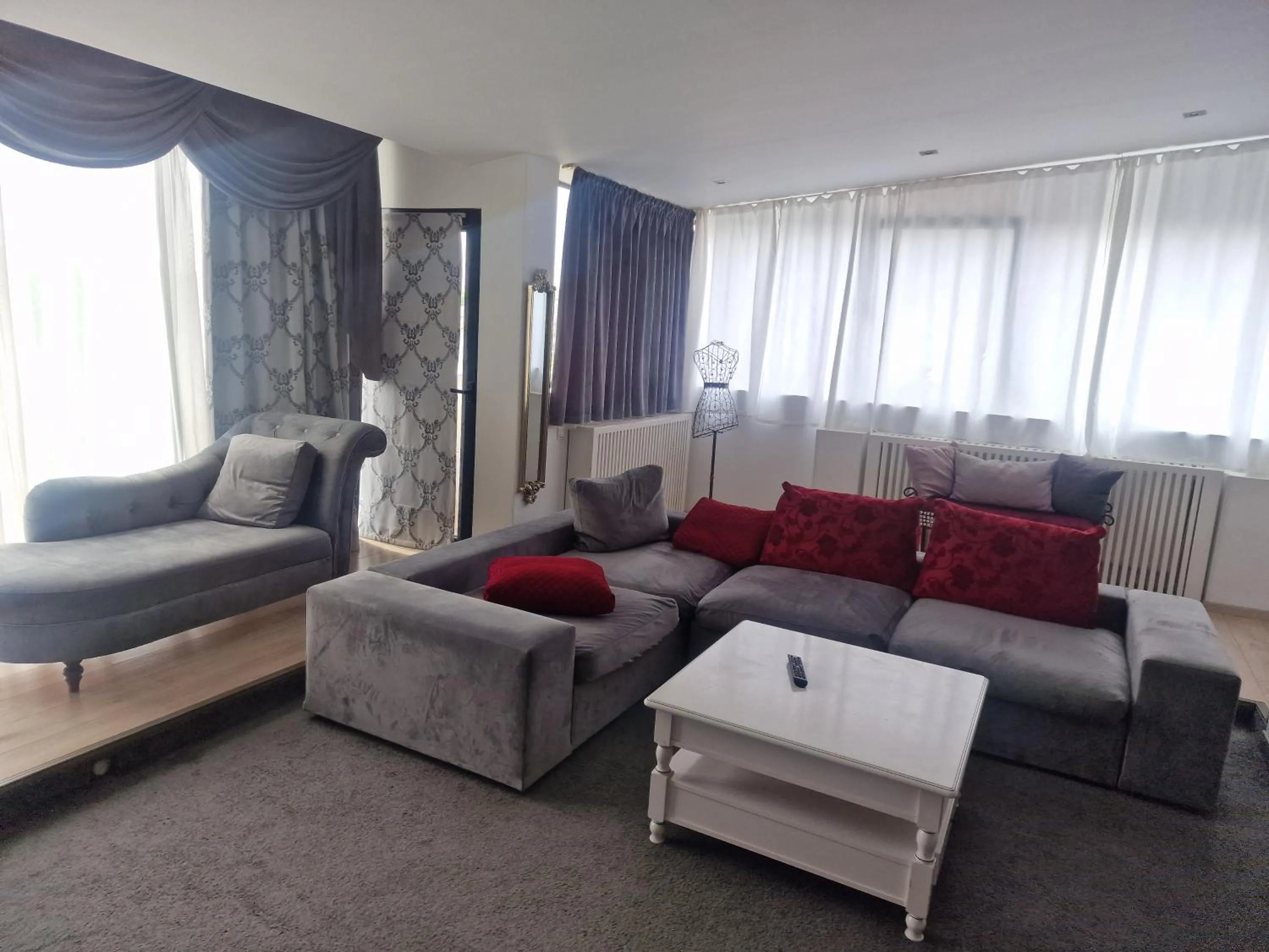 Seating area in Hotel Jolie Apartments