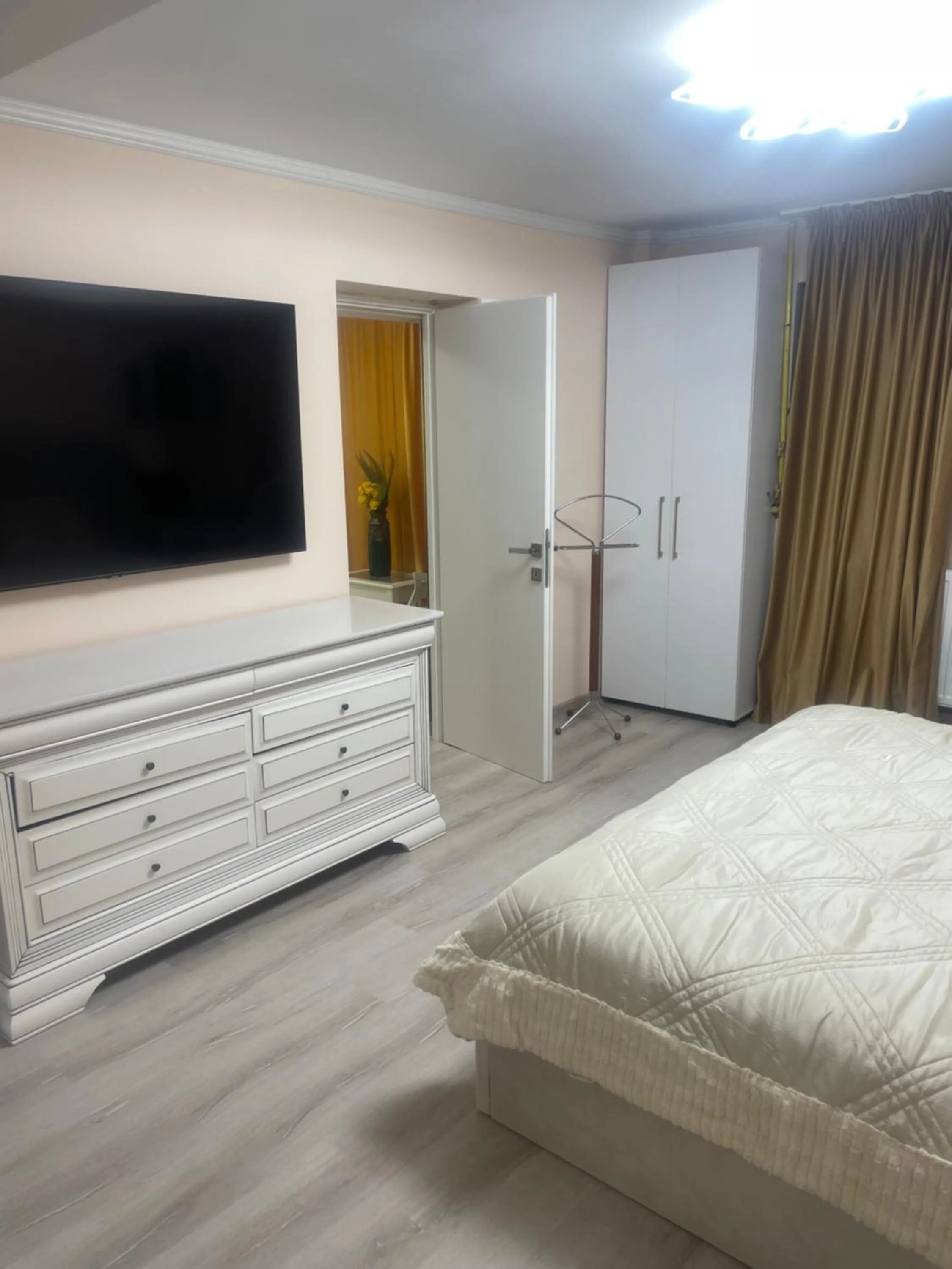 Bed in Hotel Jolie Apartments