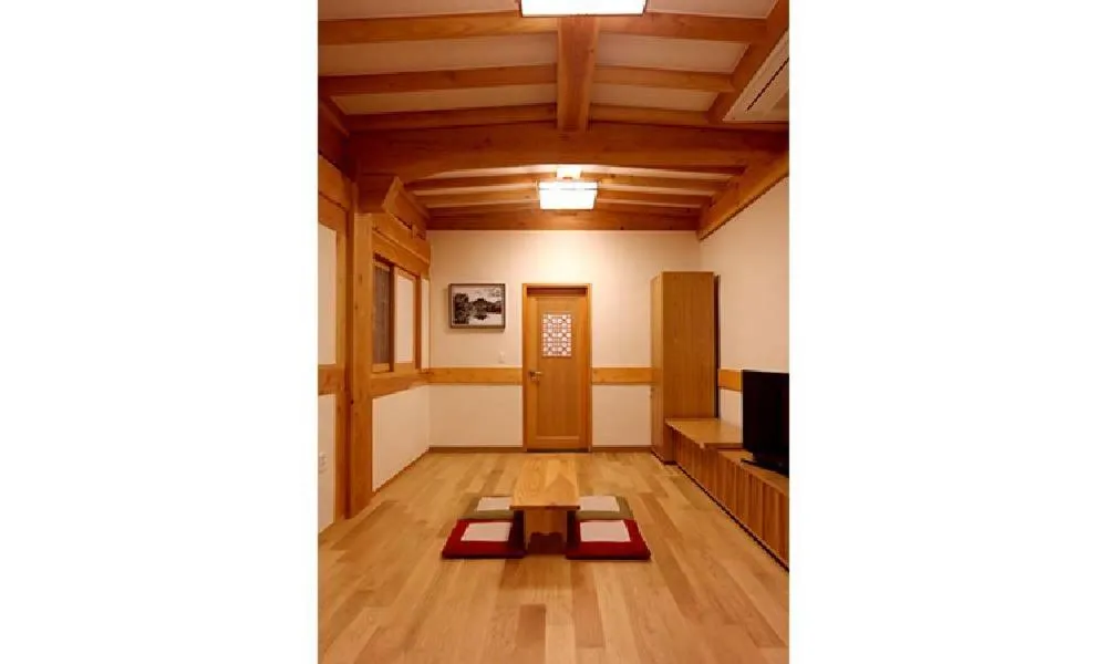 Photo of the whole room in Hwangnamguan Hanok Village
