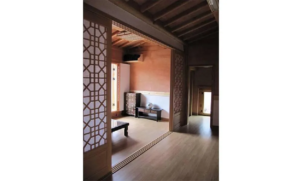 Living room in Hwangnamguan Hanok Village