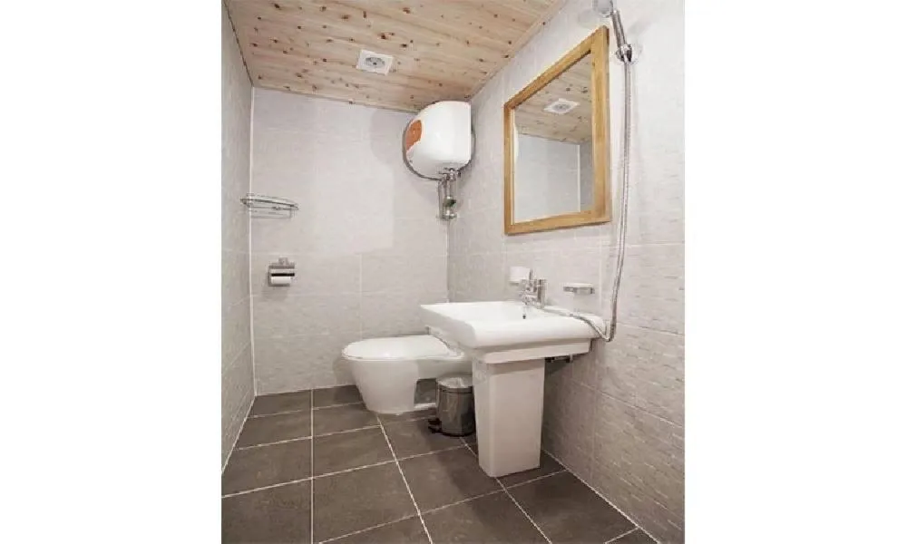 Shower in Hwangnamguan Hanok Village