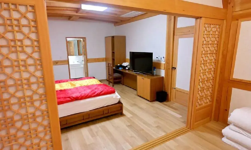 Bed in Hwangnamguan Hanok Village Bed in Hwangnamguan Hanok Village