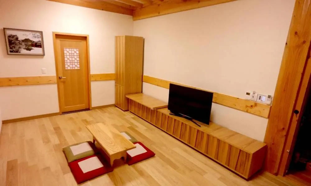 TV and multimedia in Hwangnamguan Hanok Village