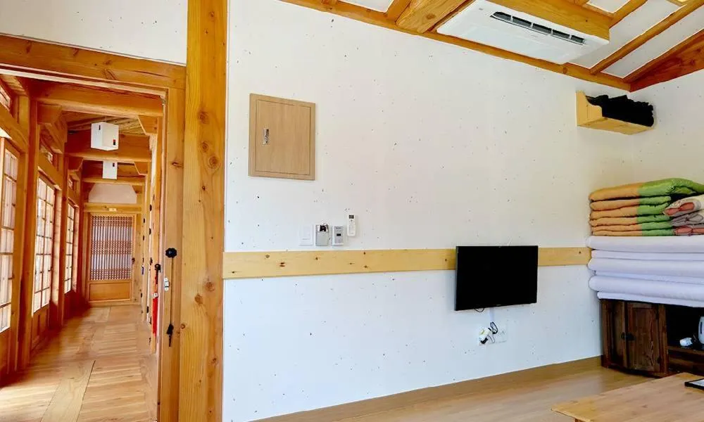 TV and multimedia in Hwangnamguan Hanok Village
