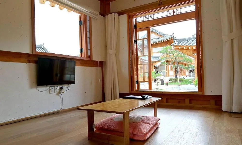 TV and multimedia in Hwangnamguan Hanok Village