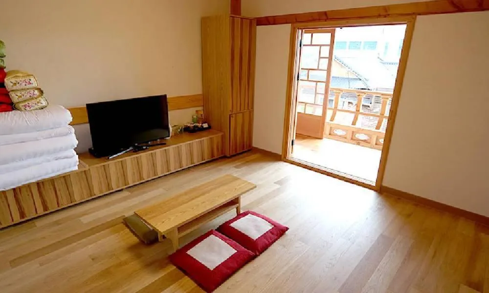 TV and multimedia, Bed in Hwangnamguan Hanok Village