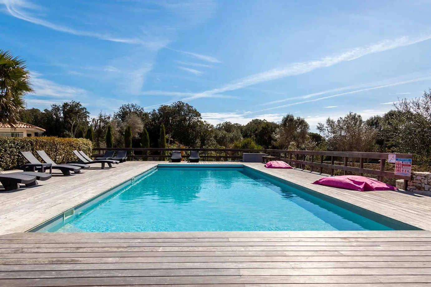 Pool view in l'Albitru