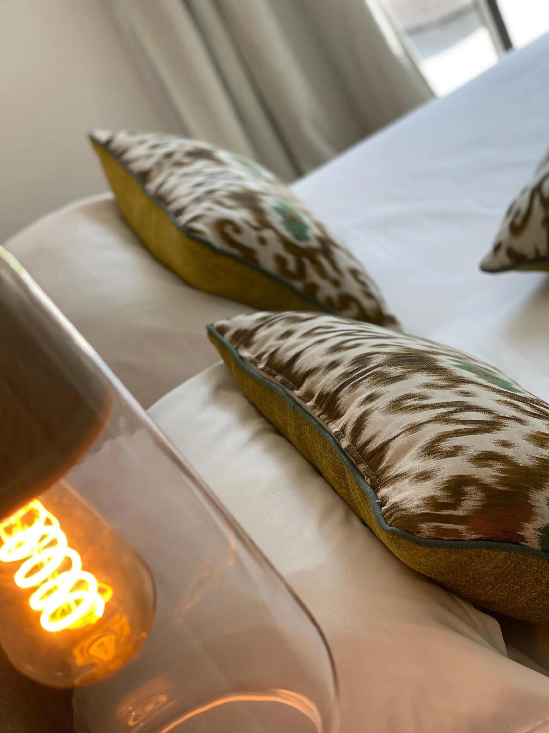 Property building, Bed in l'Albitru