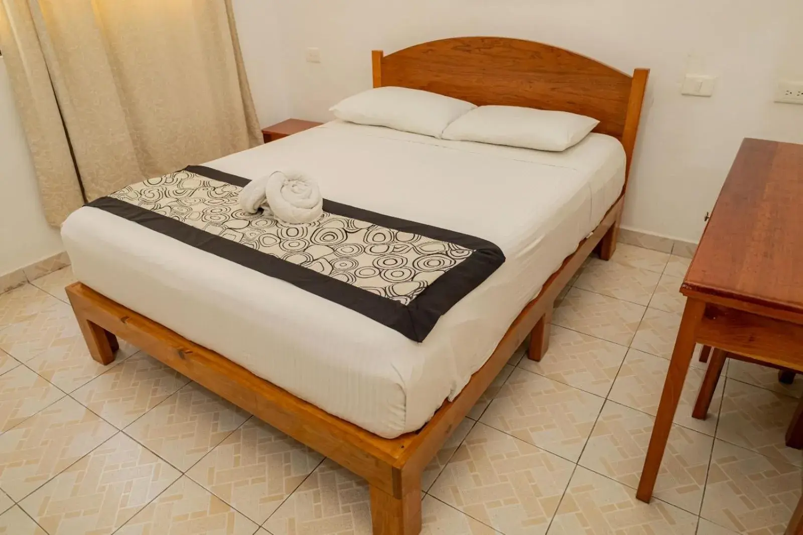 Double Room in Hotel Las Palmas en Laurel Double Room in Hotel Las Palmas en Laurel