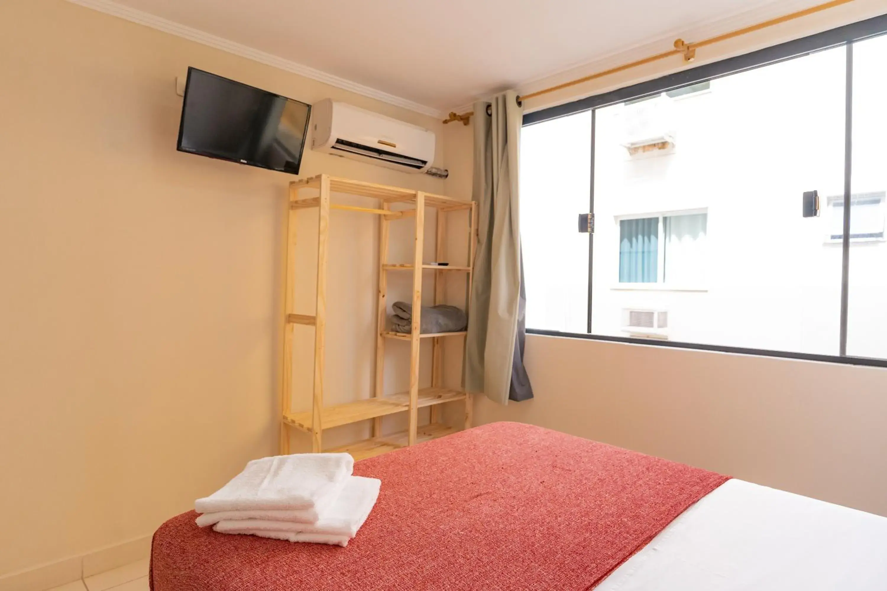 Photo of the whole room, Bed in HANNA Balneário Hotel Photo of the whole room, Bed in HANNA Balneário Hotel