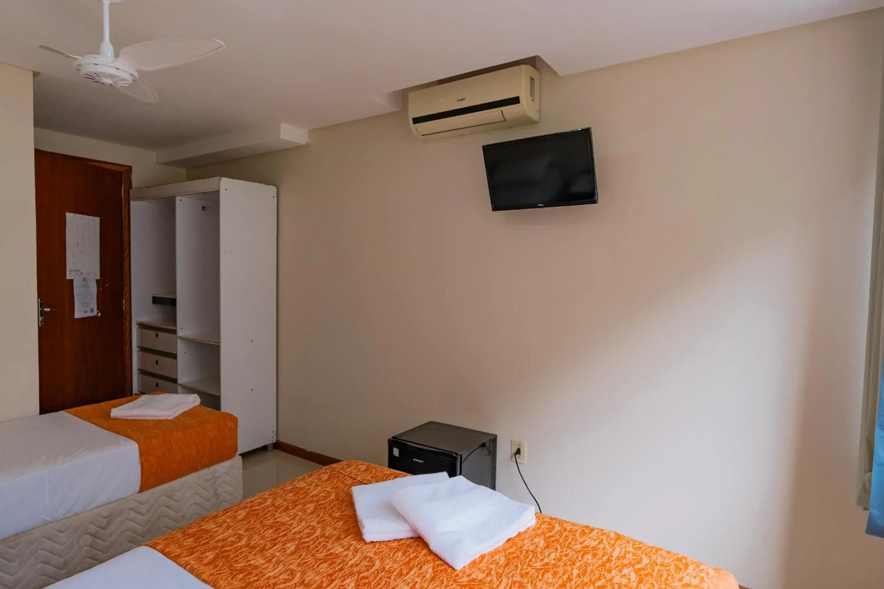 Photo of the whole room, Bed in HANNA Balneário Hotel Photo of the whole room, Bed in HANNA Balneário Hotel