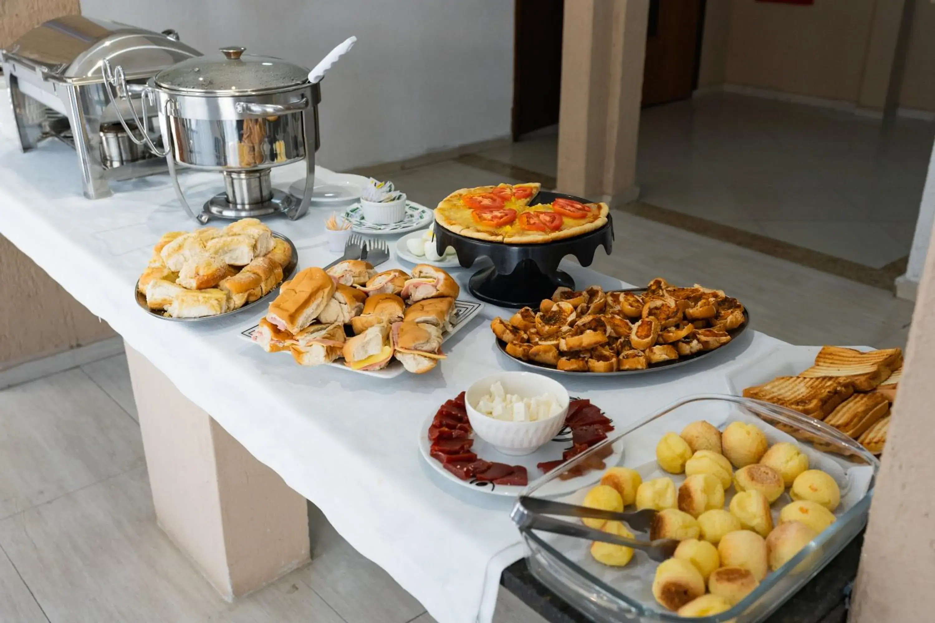 Buffet breakfast in HANNA Balneário Hotel Buffet breakfast in HANNA Balneário Hotel