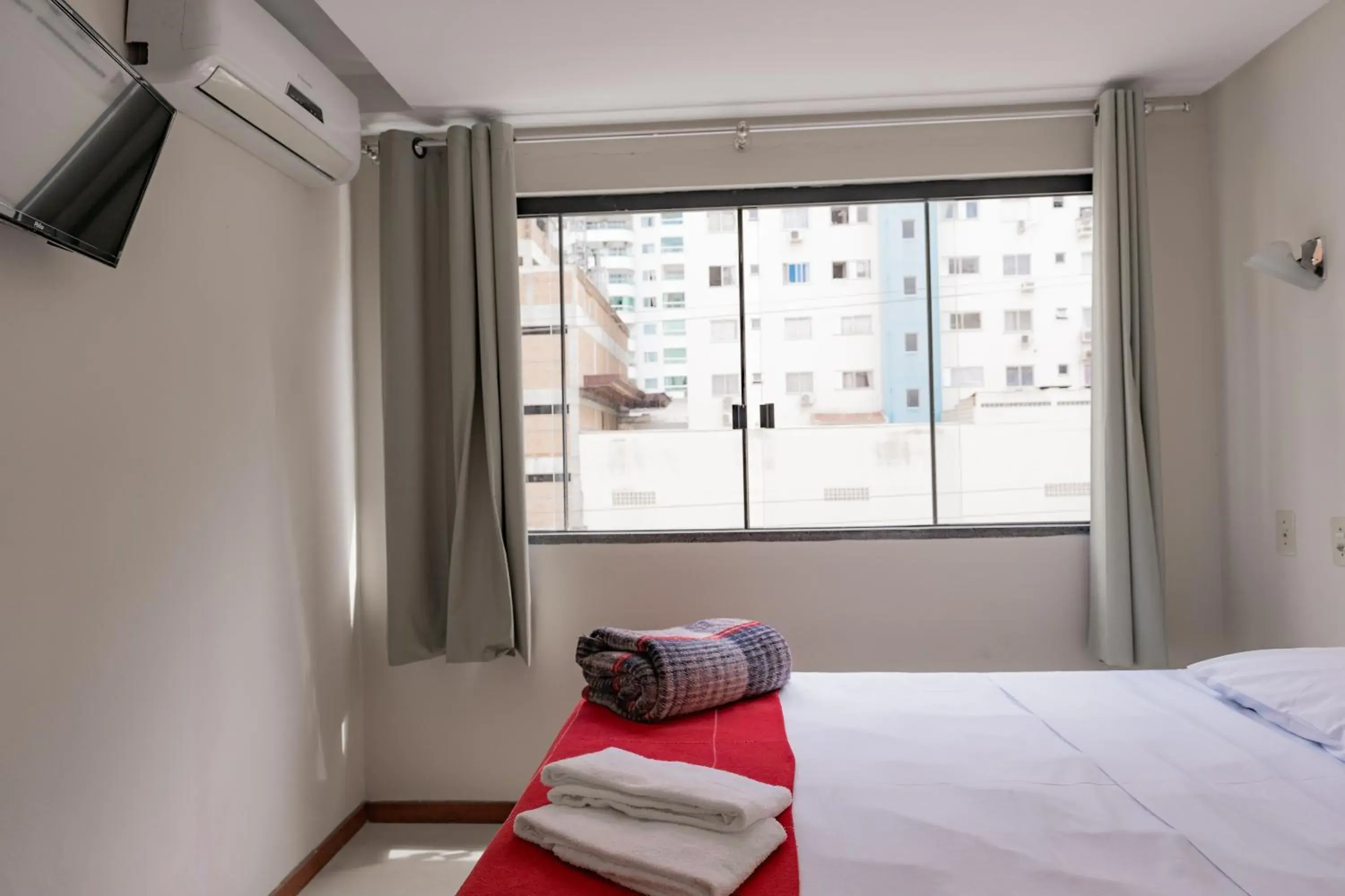 Photo of the whole room, Bed in HANNA Balneário Hotel Photo of the whole room, Bed in HANNA Balneário Hotel