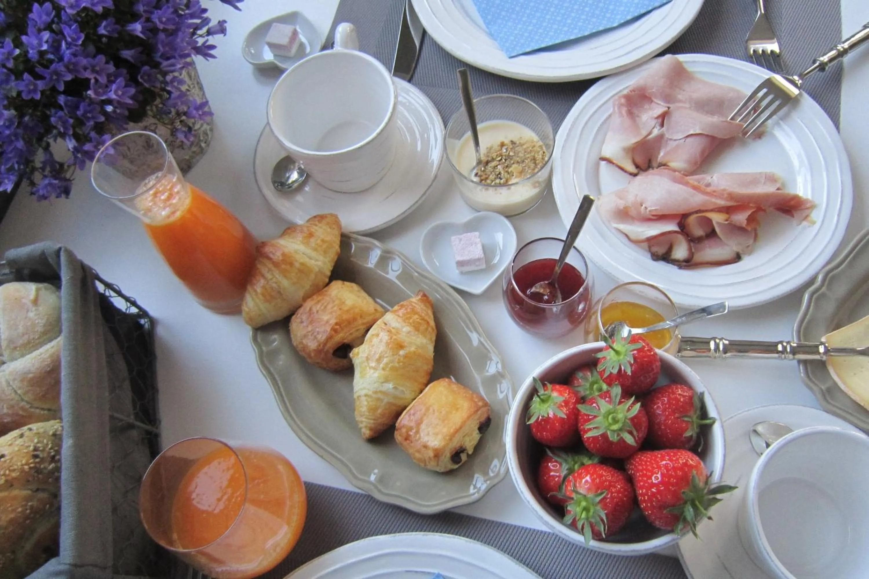 Food and drinks in B&B Aline Florentine - adults only - Luxury B&B - Chambres d'Hôtes - Zimmer Frei