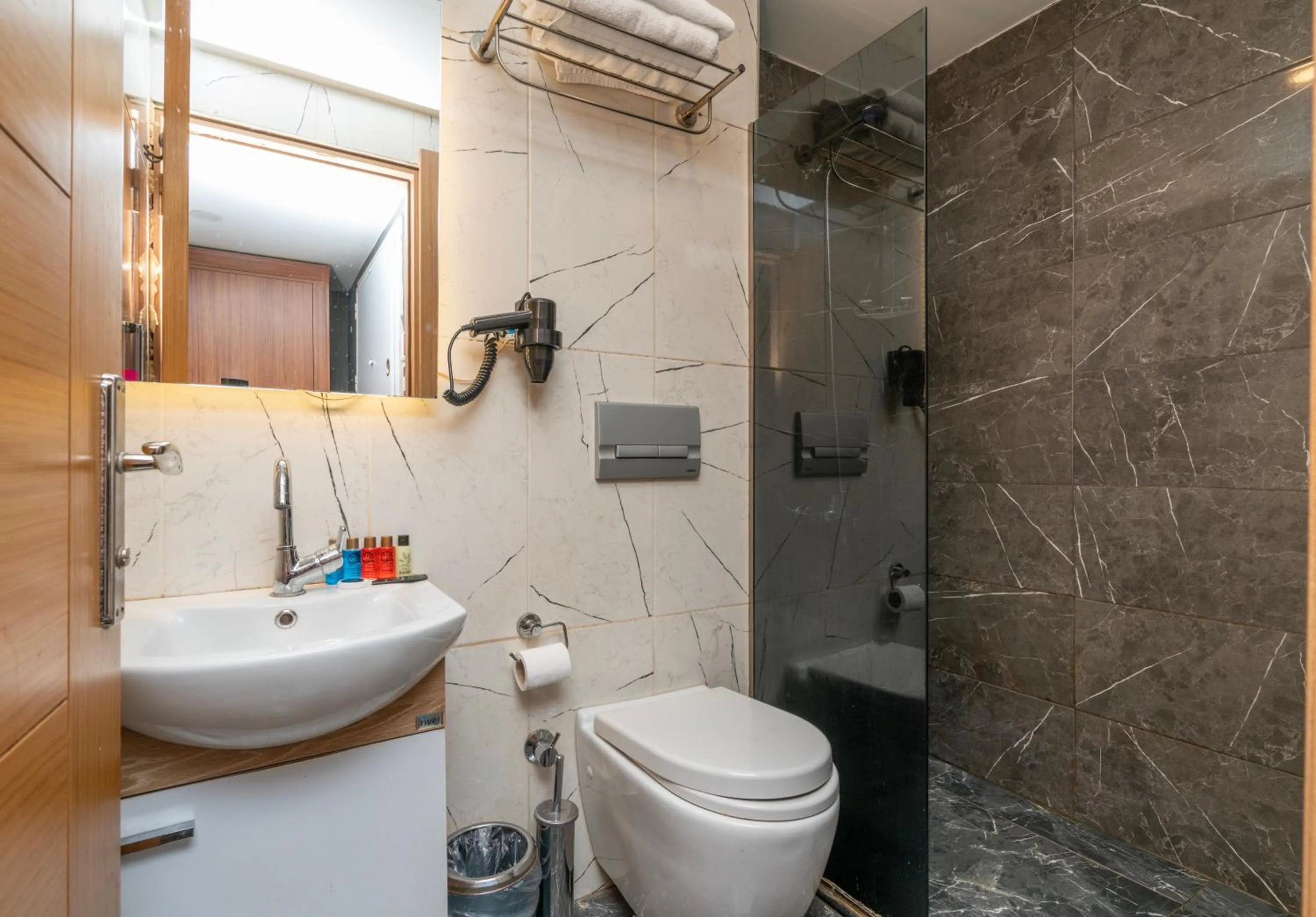 Bathroom in F&B SUİTE