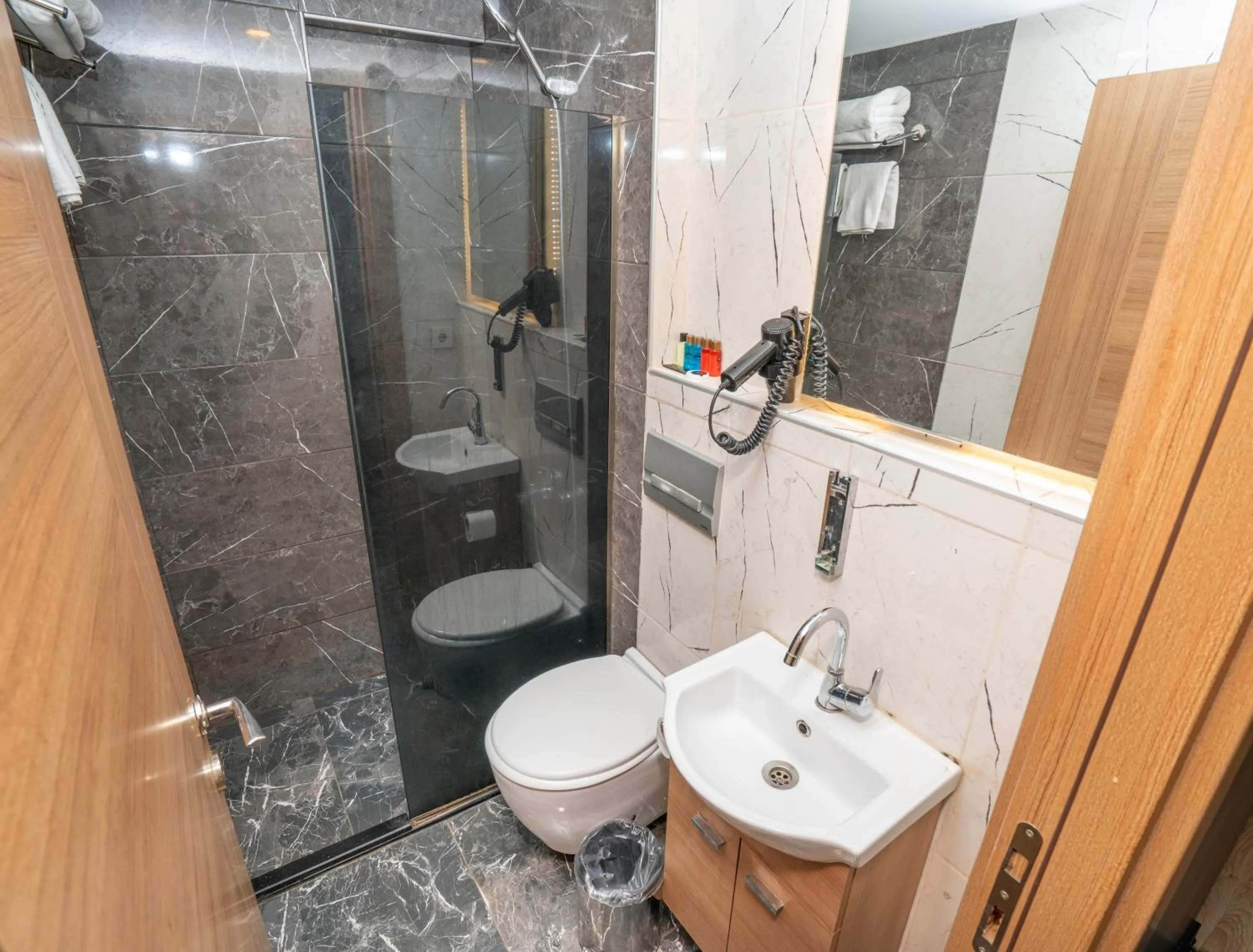 Bathroom in F&B SUİTE