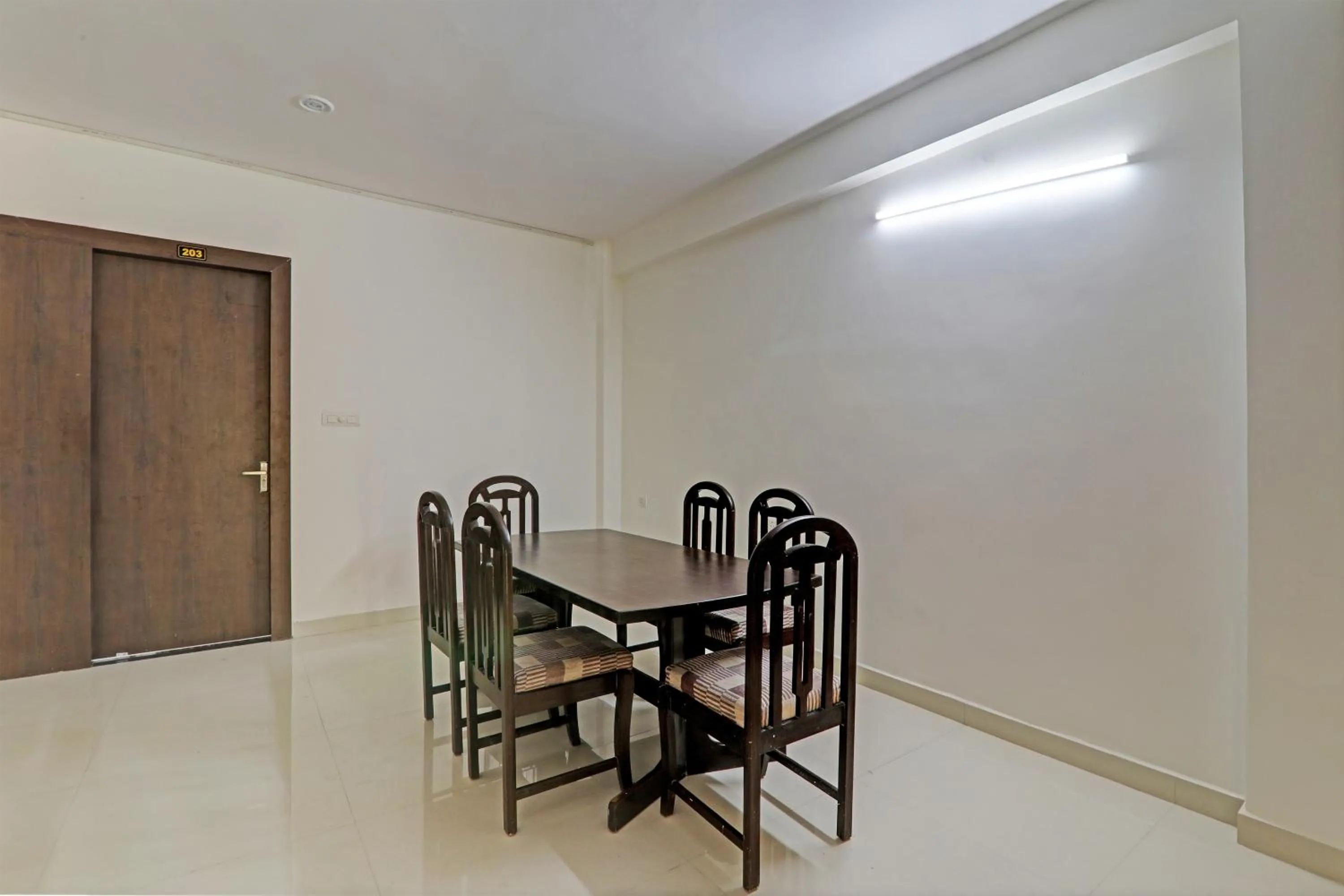 Restaurant/places to eat in The Bunglo (Villa)