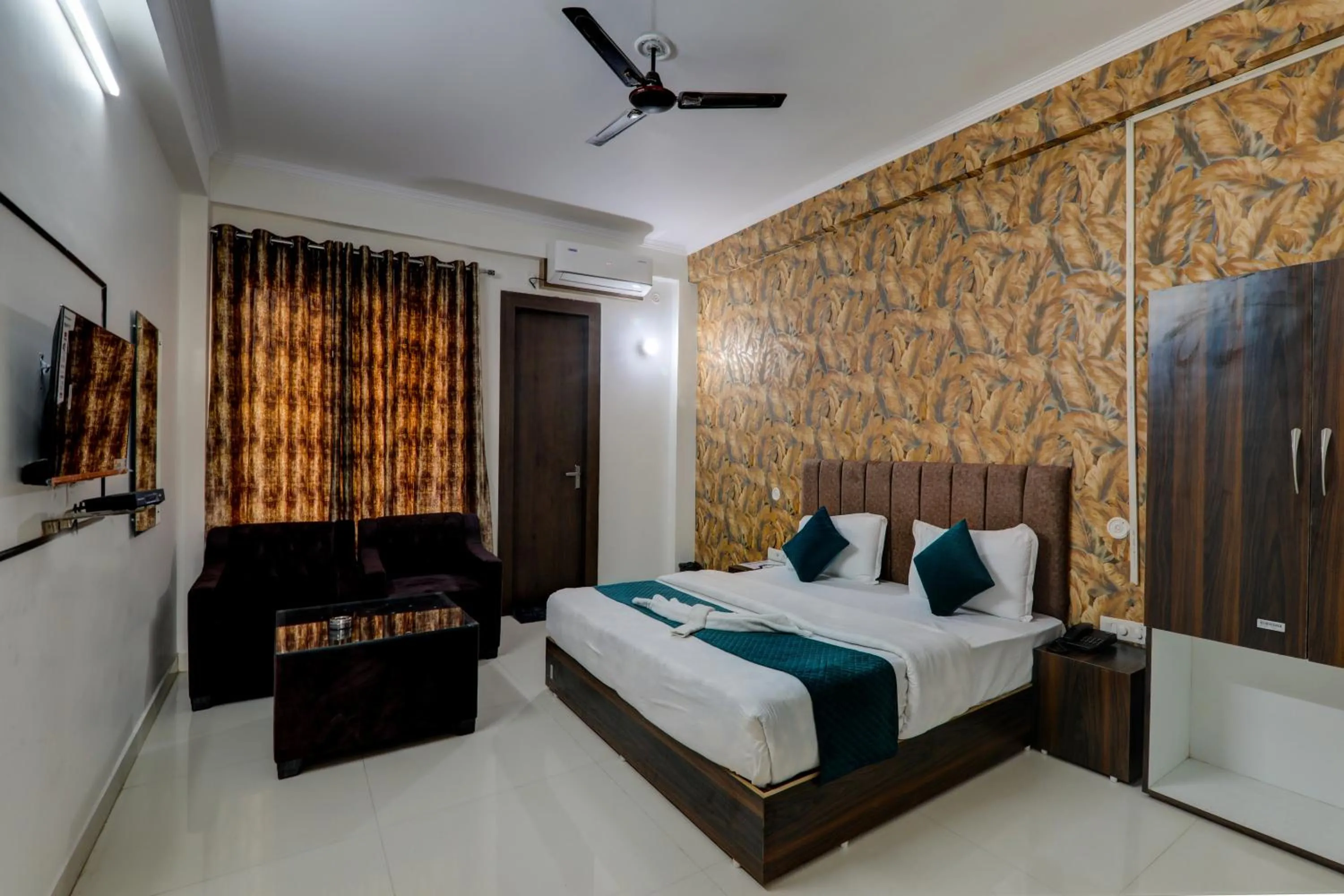 TV and multimedia, Bed in The Bunglo (Villa)