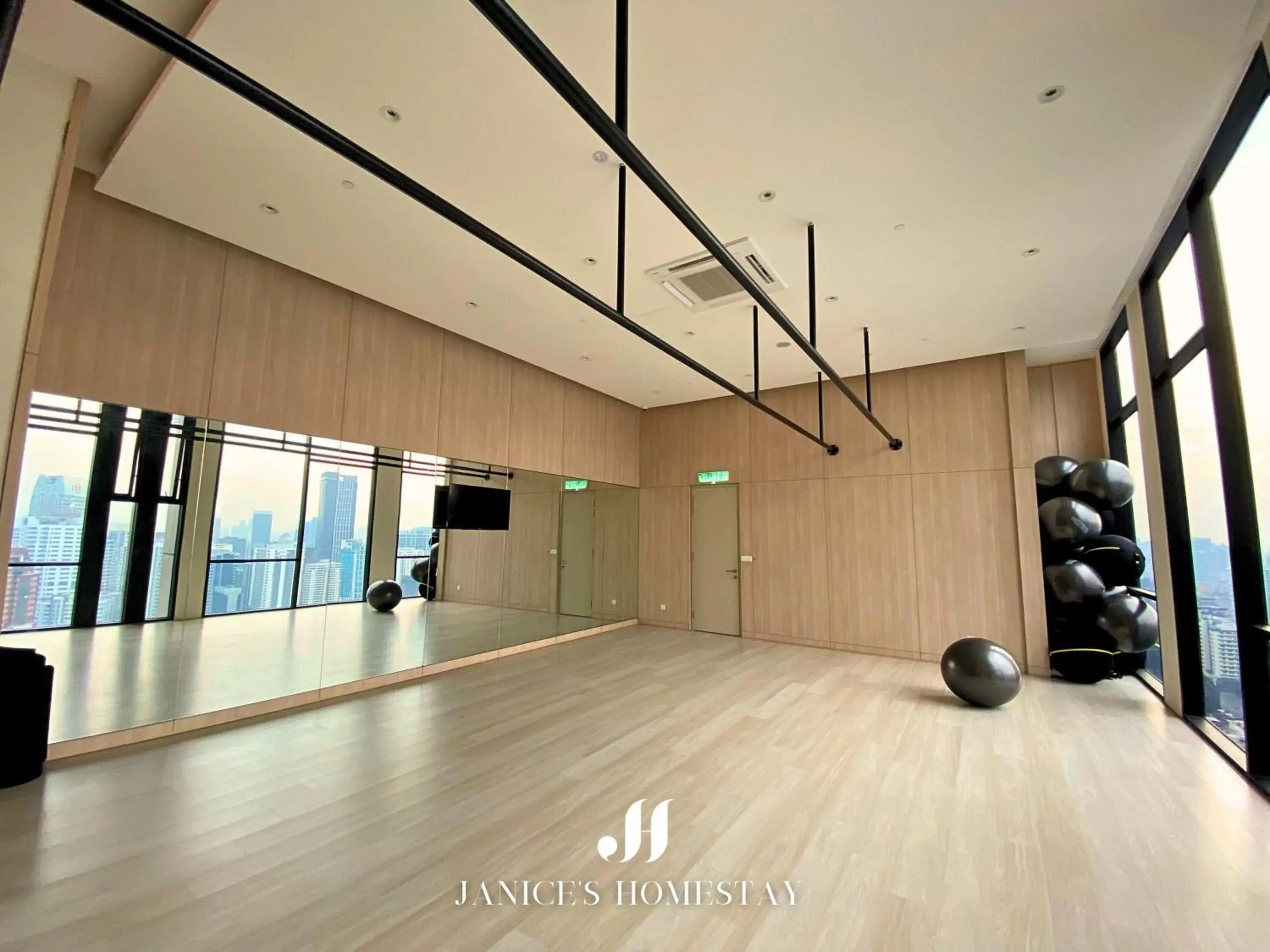Fitness centre/facilities in Axon Residences Bukit Bintang by Janice's Homestay Fitness centre/facilities in Axon Residences Bukit Bintang by Janice's Homestay