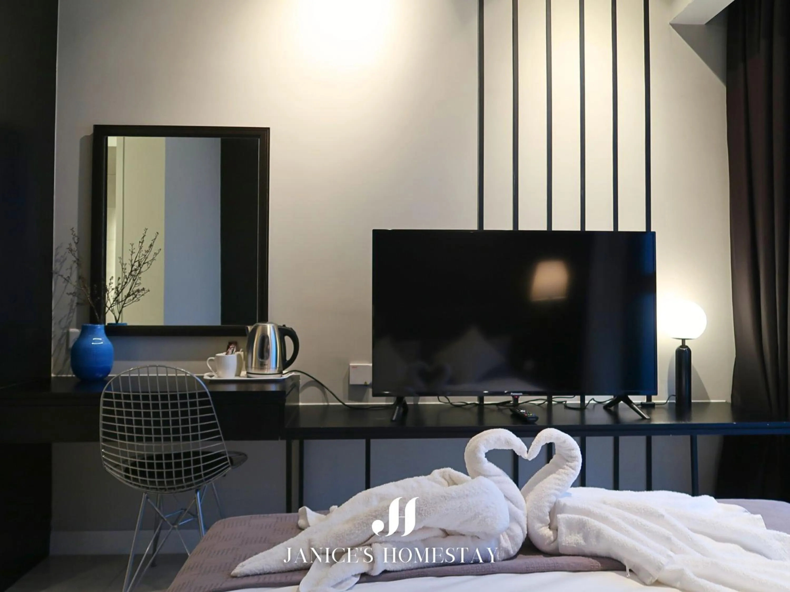 TV and multimedia, Bed in Axon Residences Bukit Bintang by Janice's Homestay