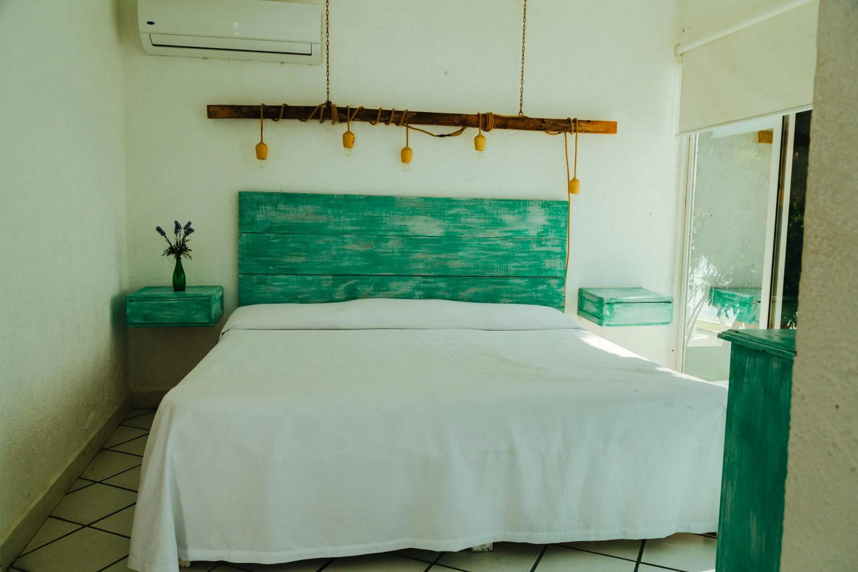 Photo of the whole room, Bed in Bendito Teques
