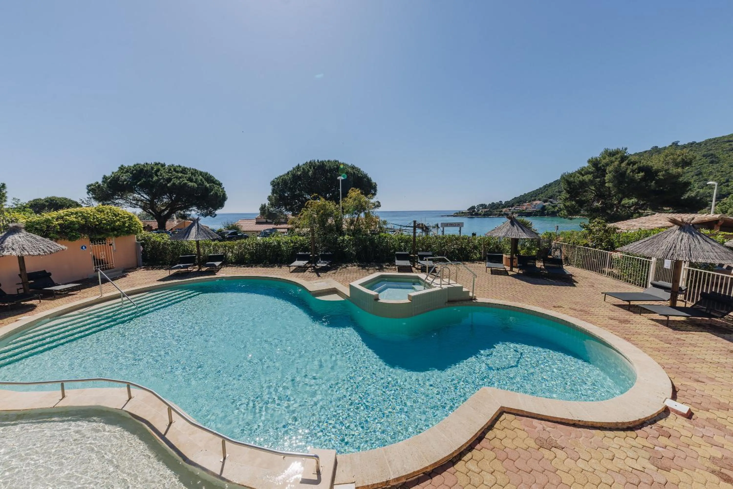 Swimming pool in Résidence le Télémaque