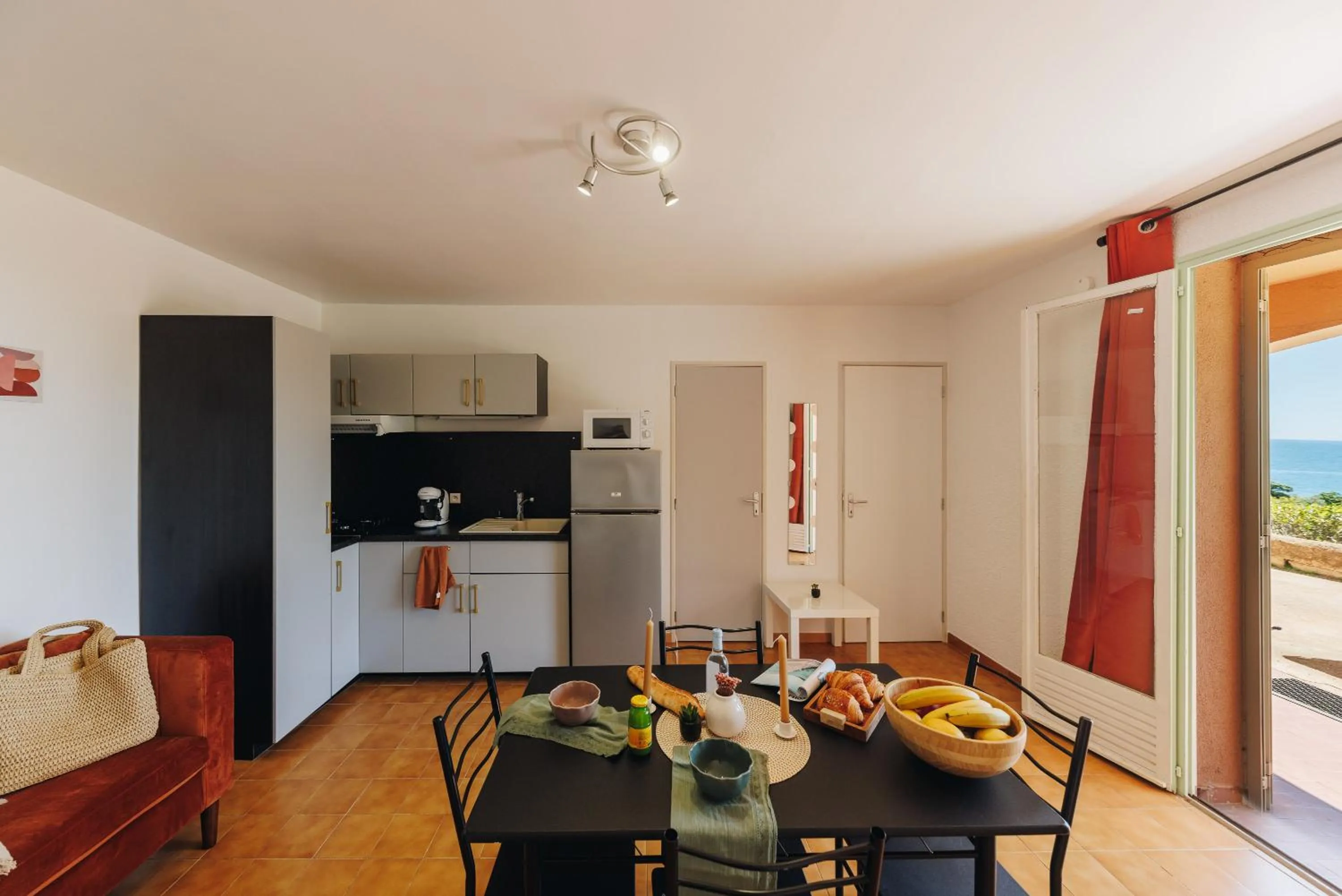 Dining area in Résidence le Télémaque