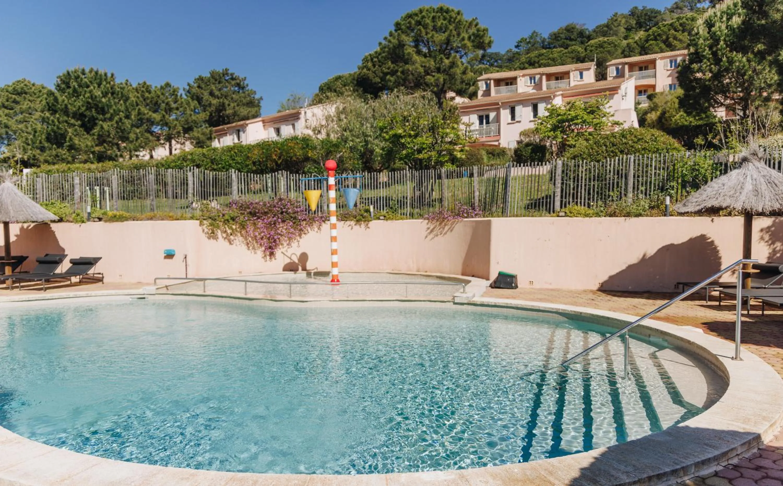 Swimming pool in Résidence le Télémaque