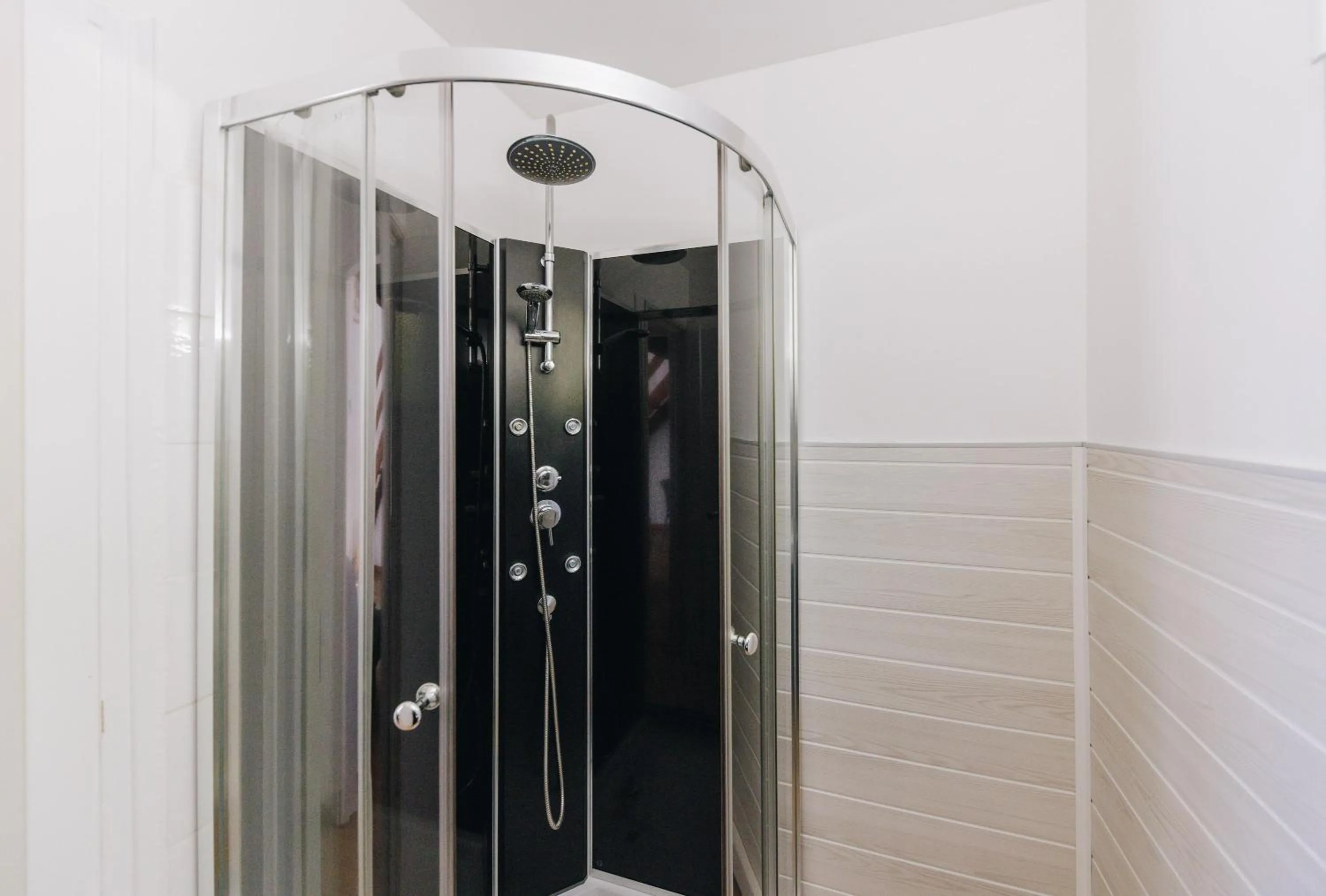 Shower in Résidence le Télémaque