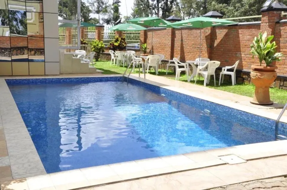Swimming pool in Hotel Karisimbi