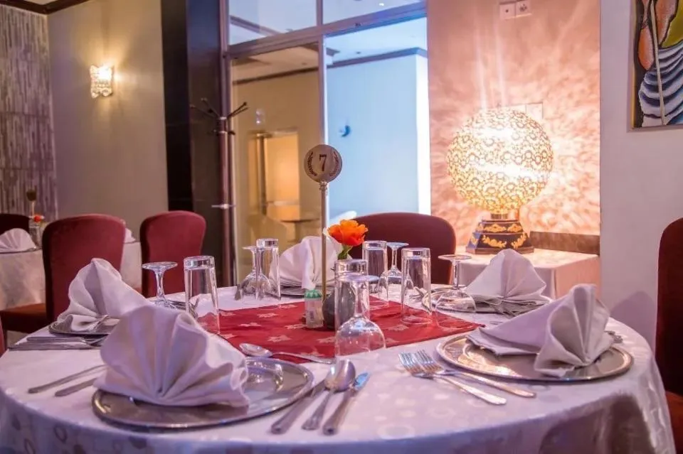 Restaurant/places to eat in Hotel Karisimbi