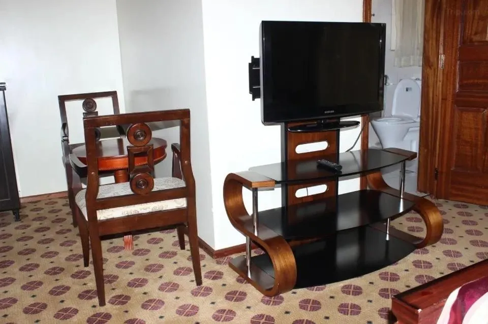 TV and multimedia in Hotel Karisimbi