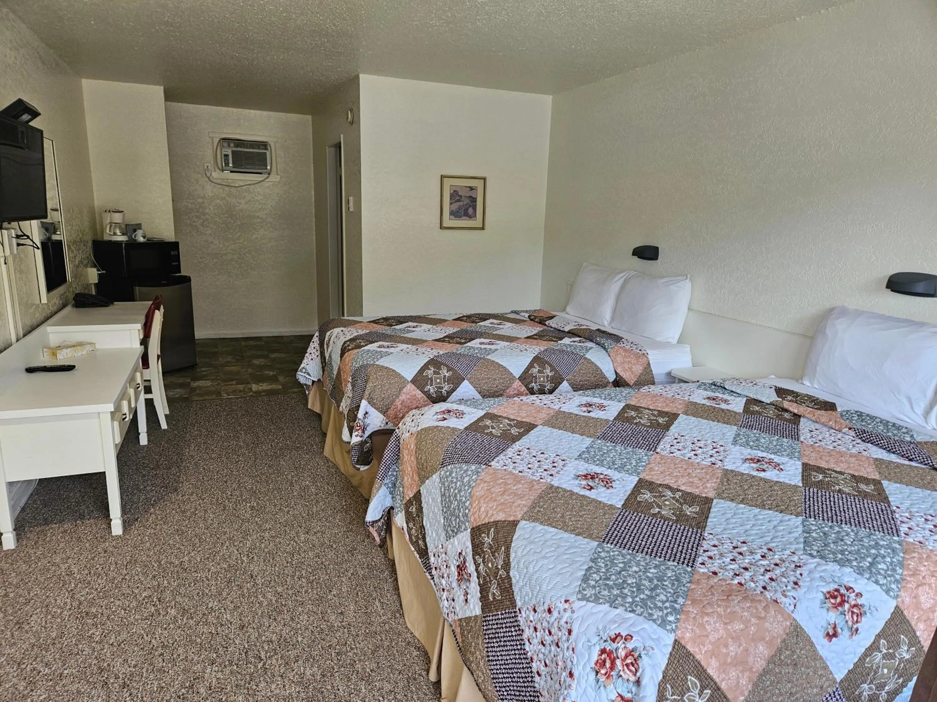Bed in Granby River Inn & Suites