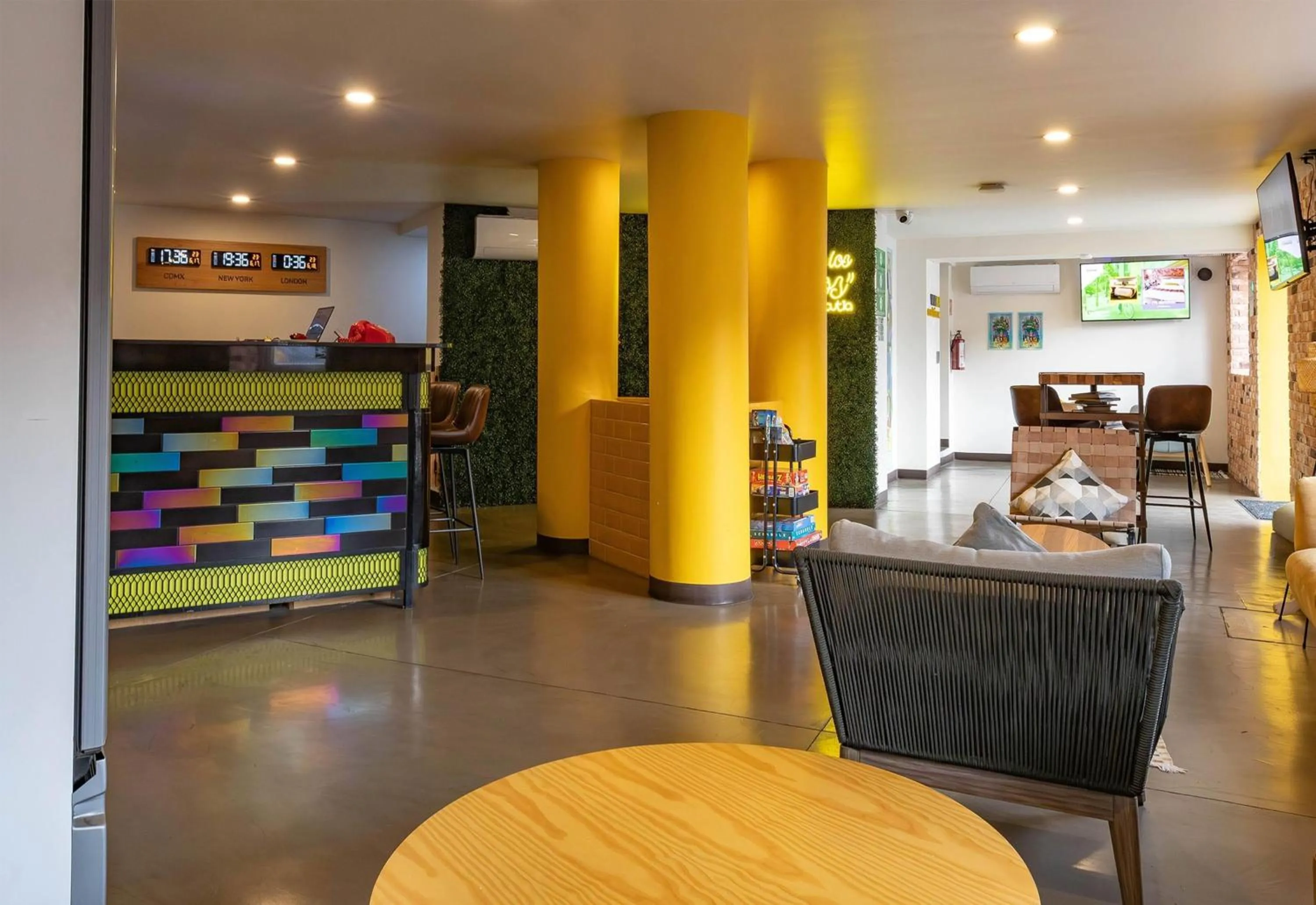 Lobby or reception in Hotel Estancias VIVE MX Cuauhtemoc, Trademark by Wyndham