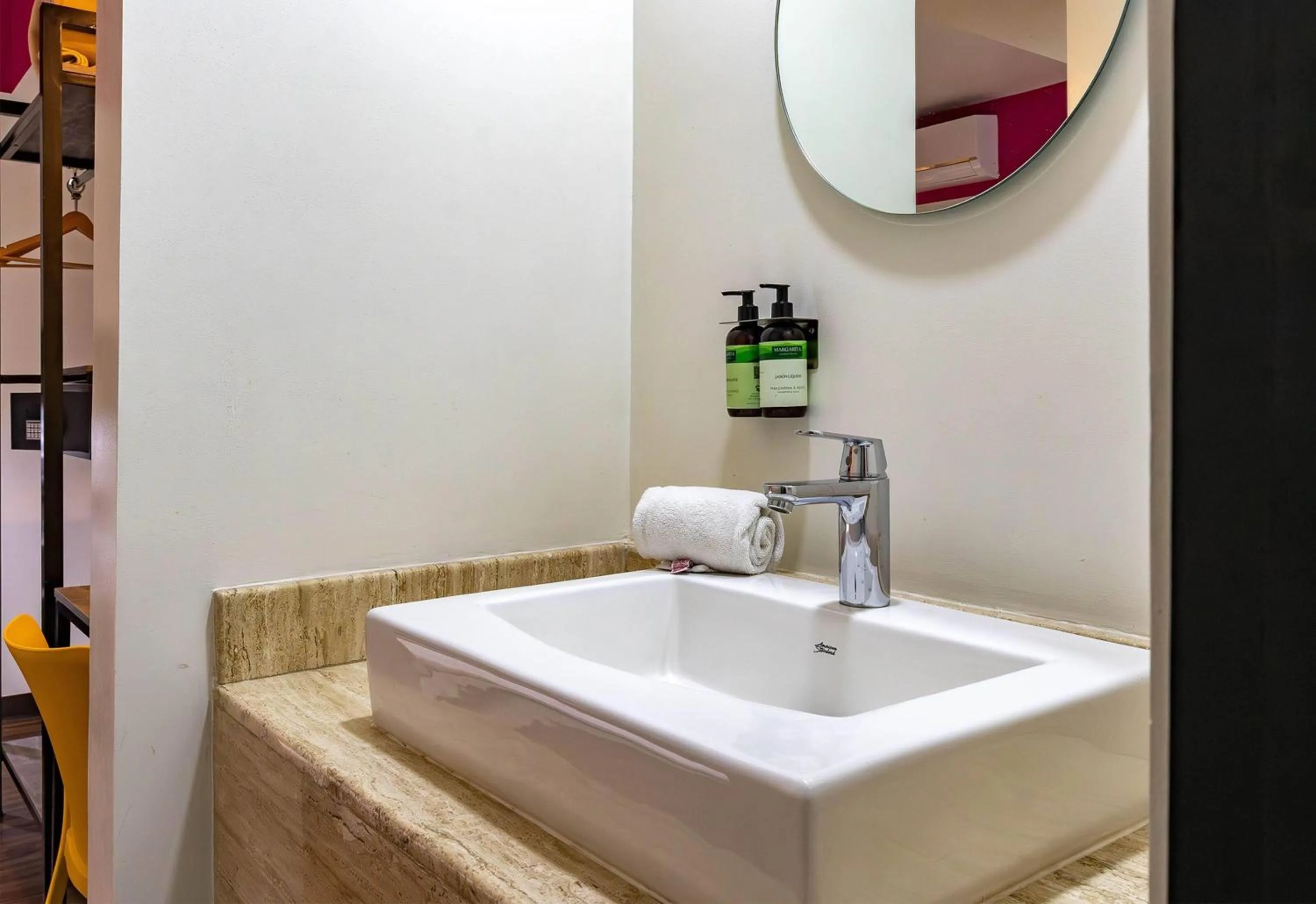 Bathroom in Hotel Estancias VIVE MX Cuauhtemoc, Trademark by Wyndham