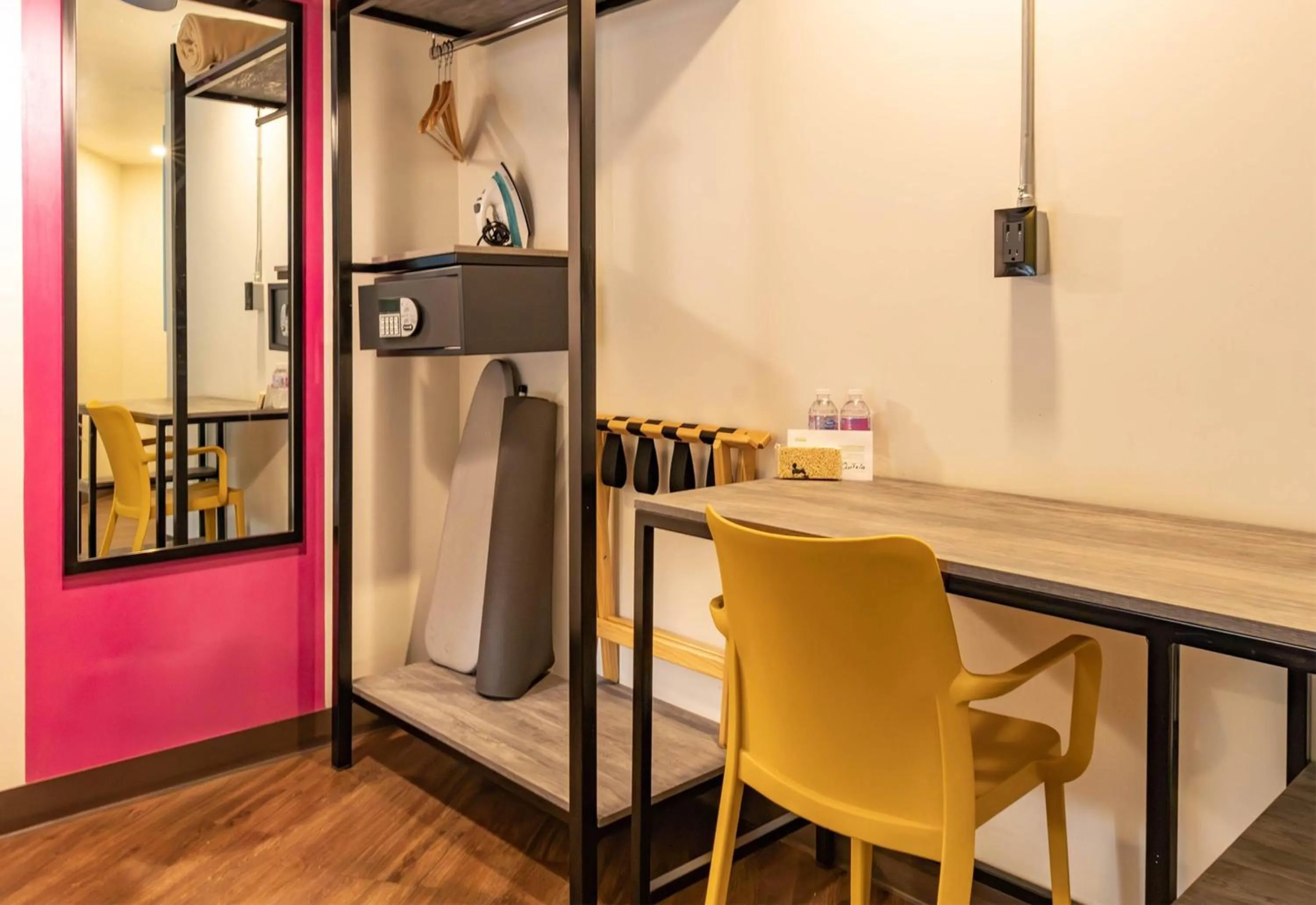 Photo of the whole room in Hotel Estancias VIVE MX Cuauhtemoc, Trademark by Wyndham