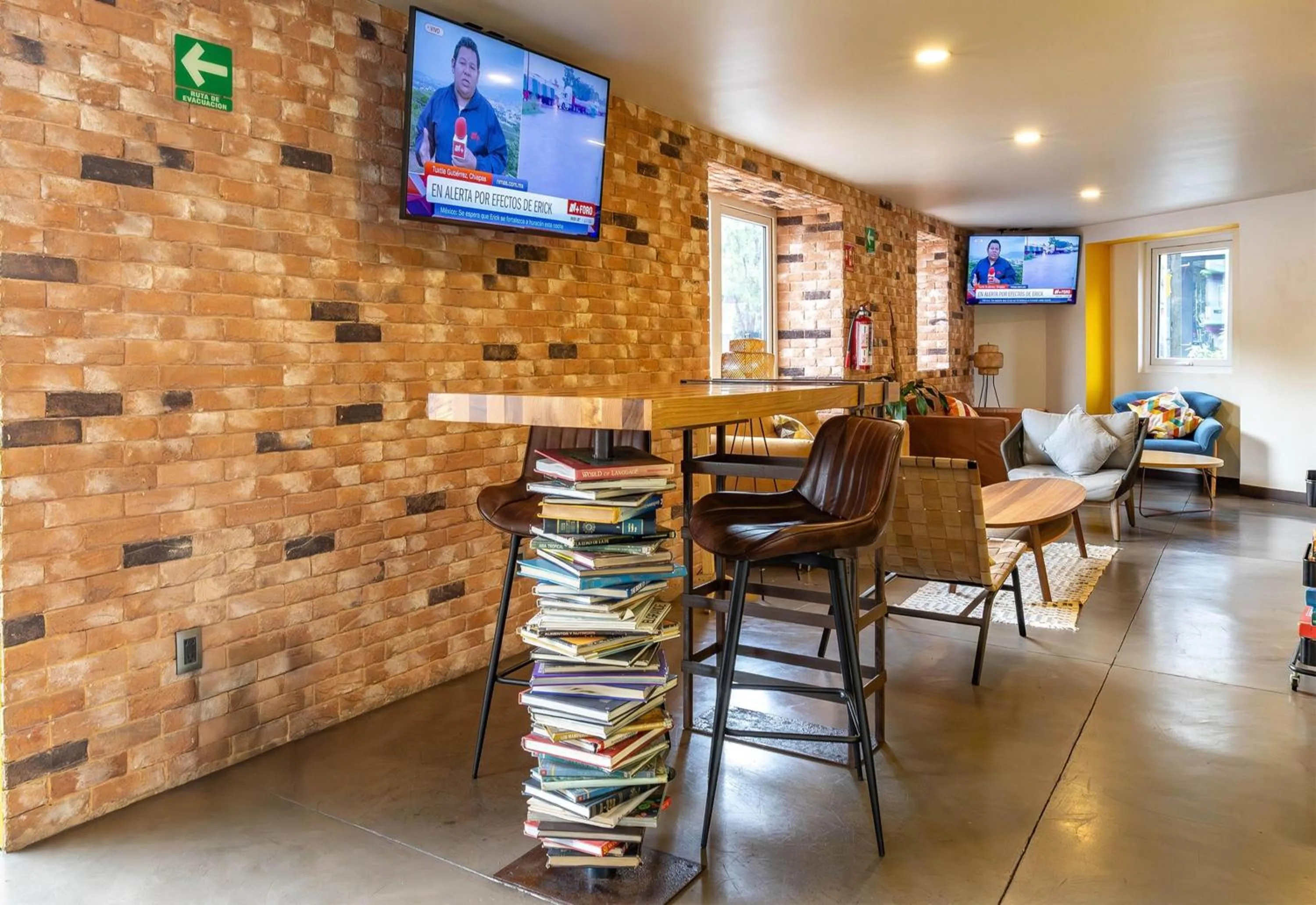 Lobby or reception in Hotel Estancias VIVE MX Cuauhtemoc, Trademark by Wyndham