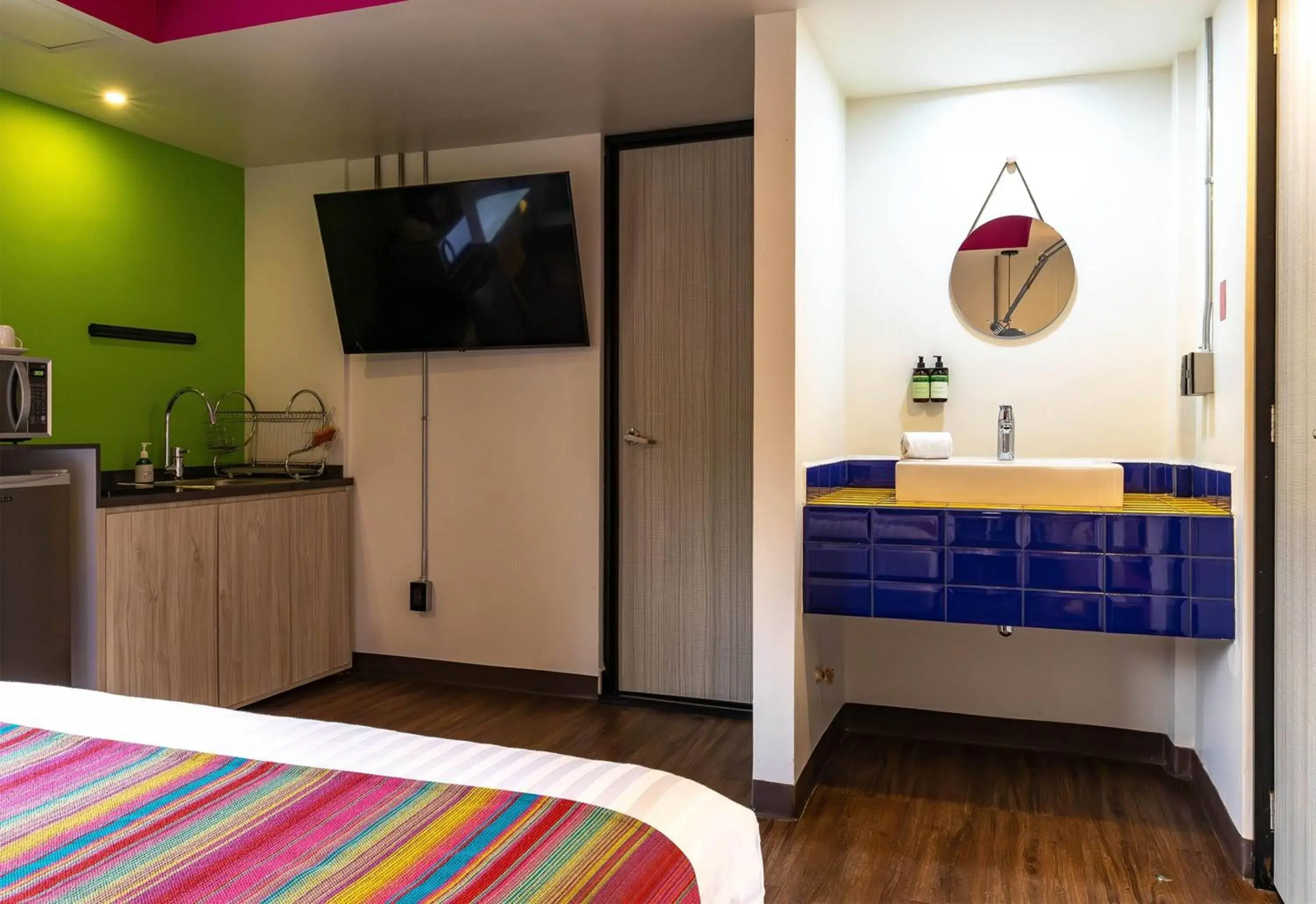 Photo of the whole room, Bed in Hotel Estancias VIVE MX Cuauhtemoc, Trademark by Wyndham Photo of the whole room, Bed in Hotel Estancias VIVE MX Cuauhtemoc, Trademark by Wyndham