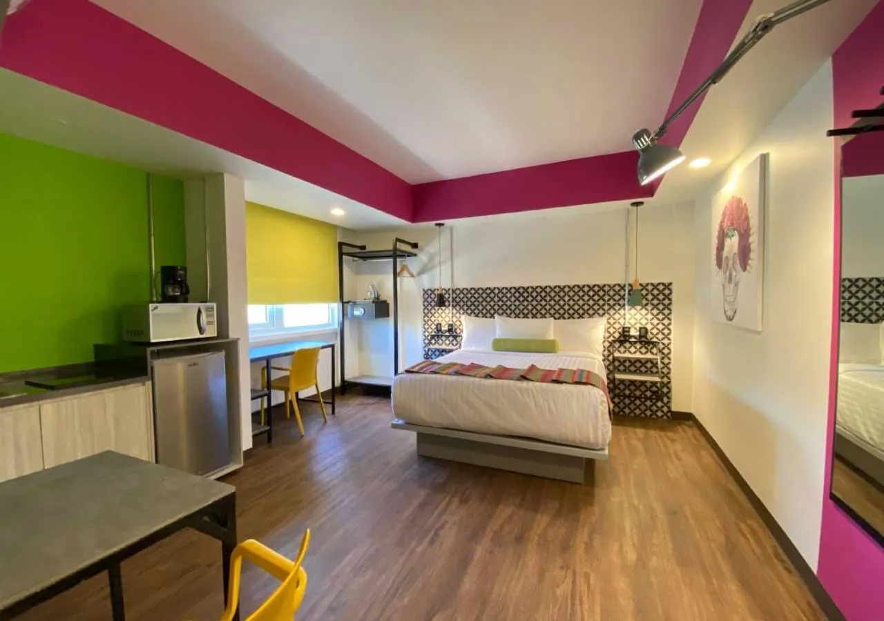 Photo of the whole room, Bed in Hotel Estancias VIVE MX Cuauhtemoc, Trademark by Wyndham