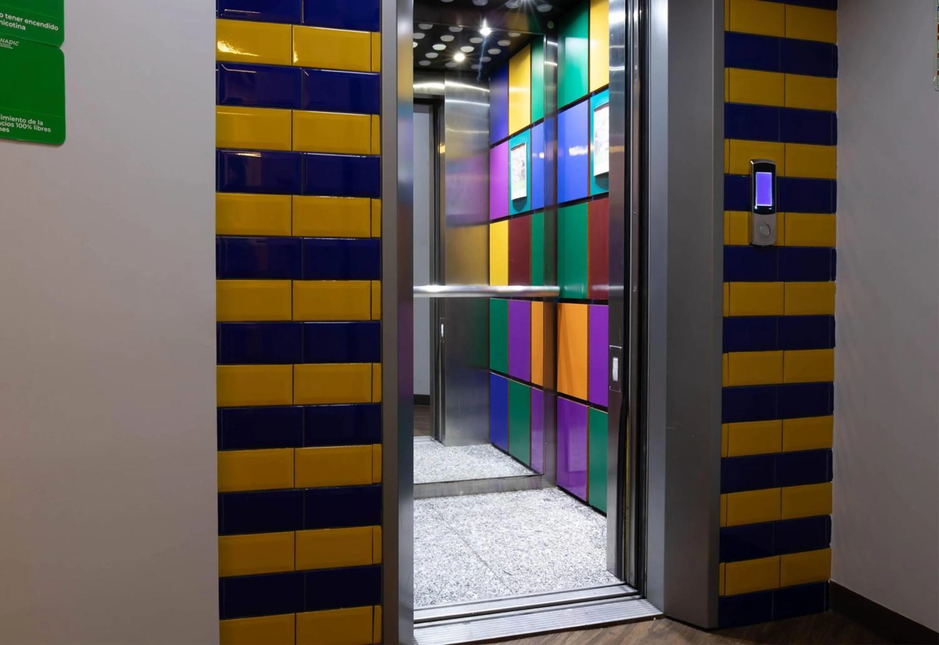 Lobby or reception in Hotel Estancias VIVE MX Cuauhtemoc, Trademark by Wyndham