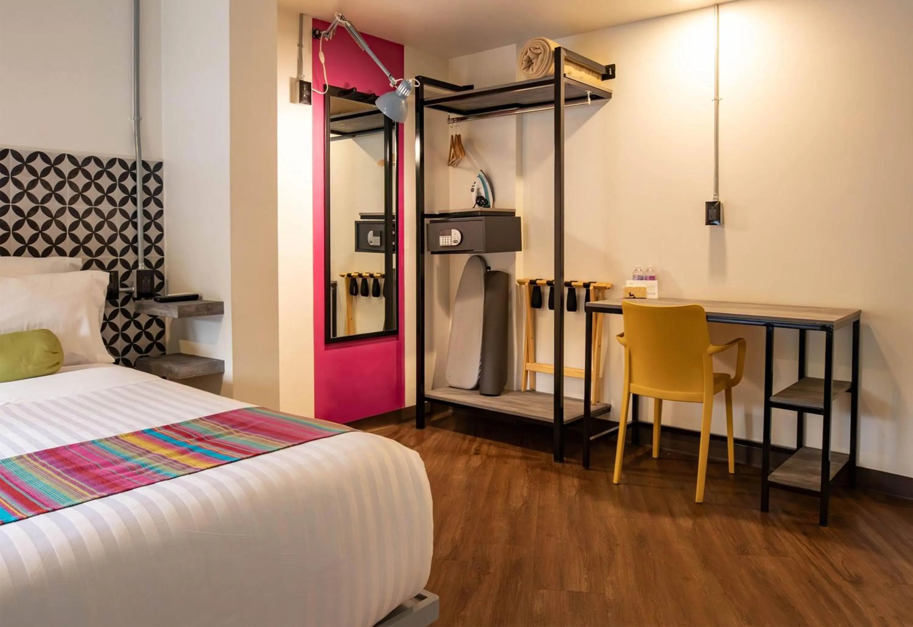 Photo of the whole room, Bed in Hotel Estancias VIVE MX Cuauhtemoc, Trademark by Wyndham