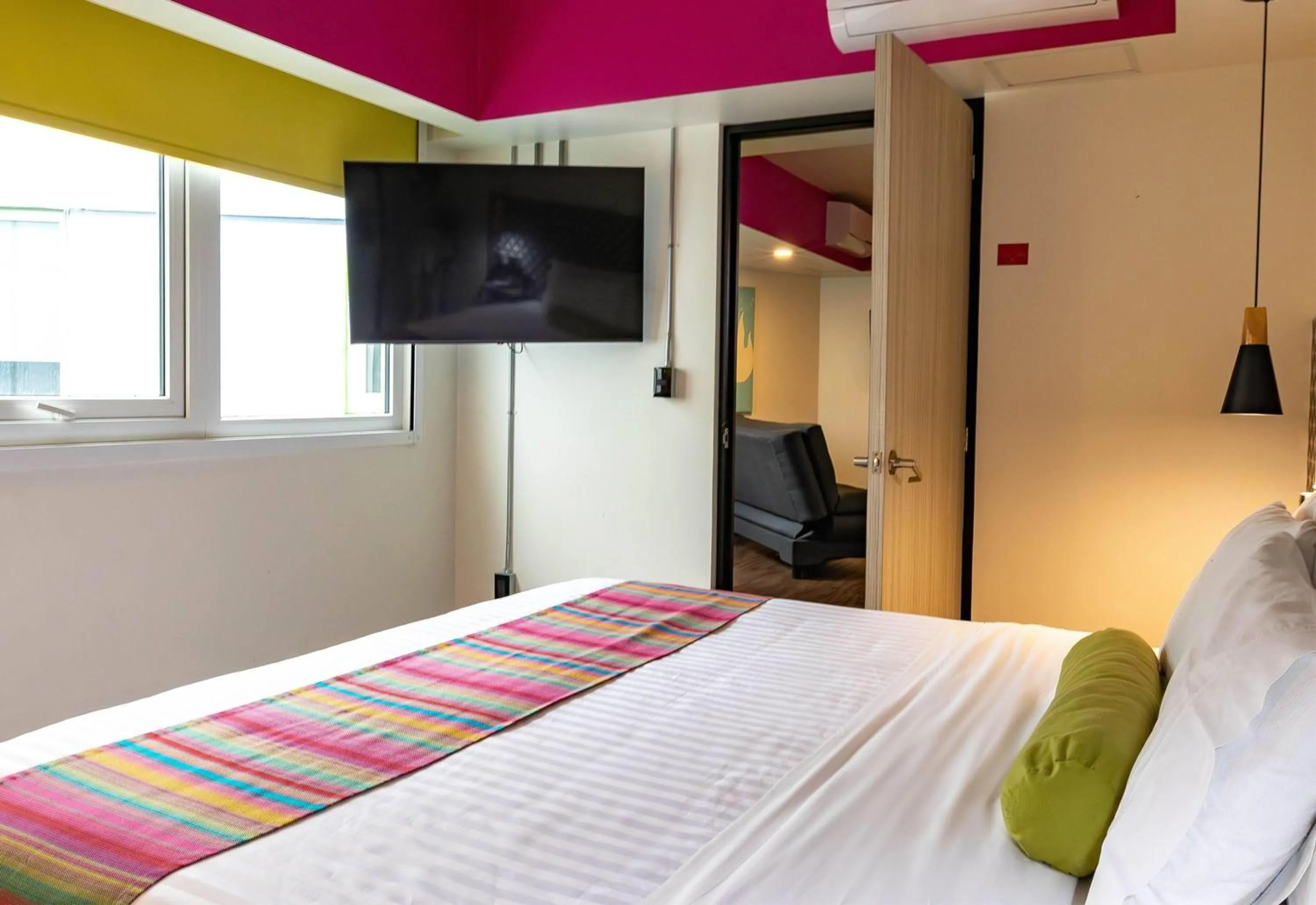 Photo of the whole room, Bed in Hotel Estancias VIVE MX Cuauhtemoc, Trademark by Wyndham