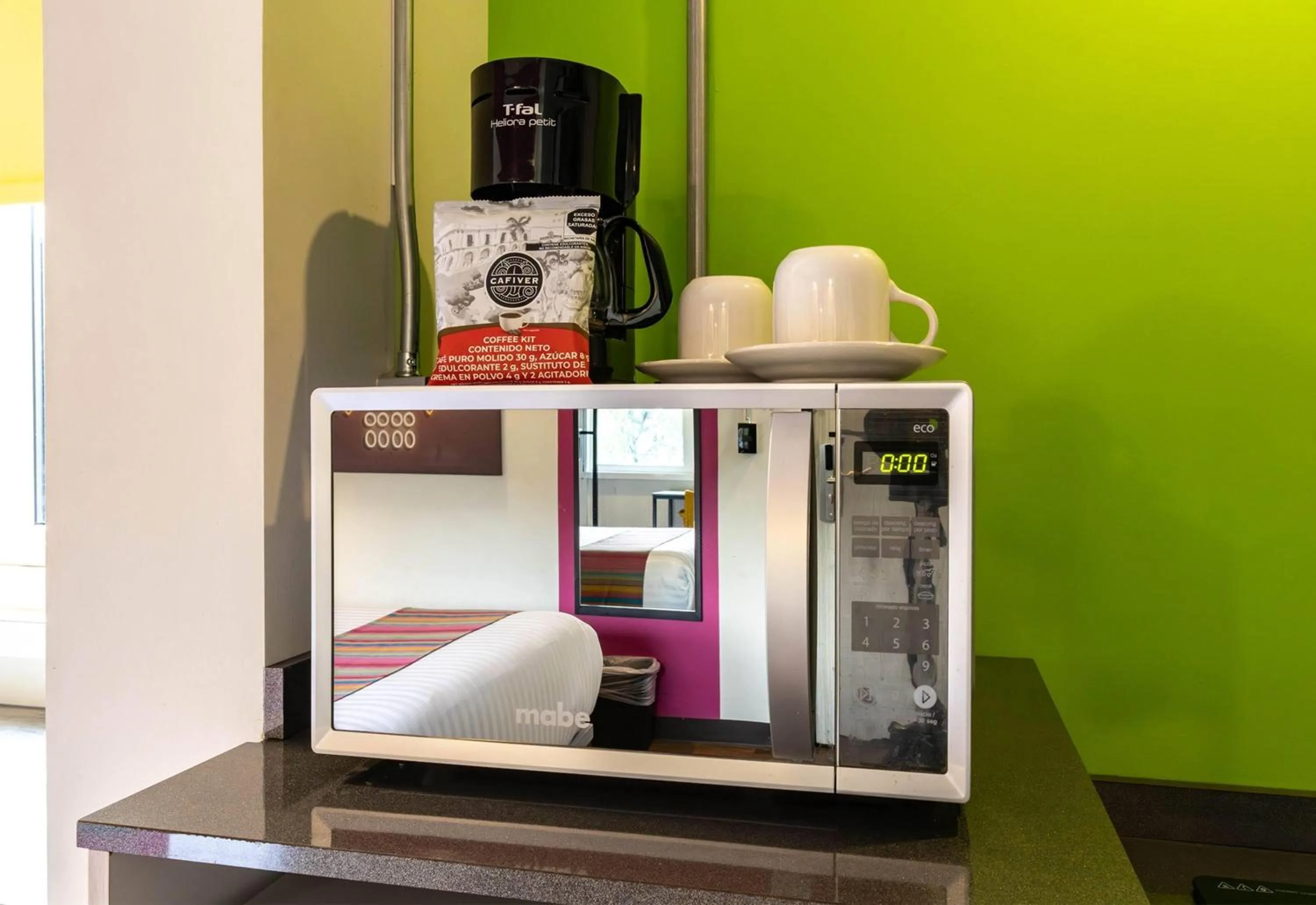 Photo of the whole room, Bed in Hotel Estancias VIVE MX Cuauhtemoc, Trademark by Wyndham